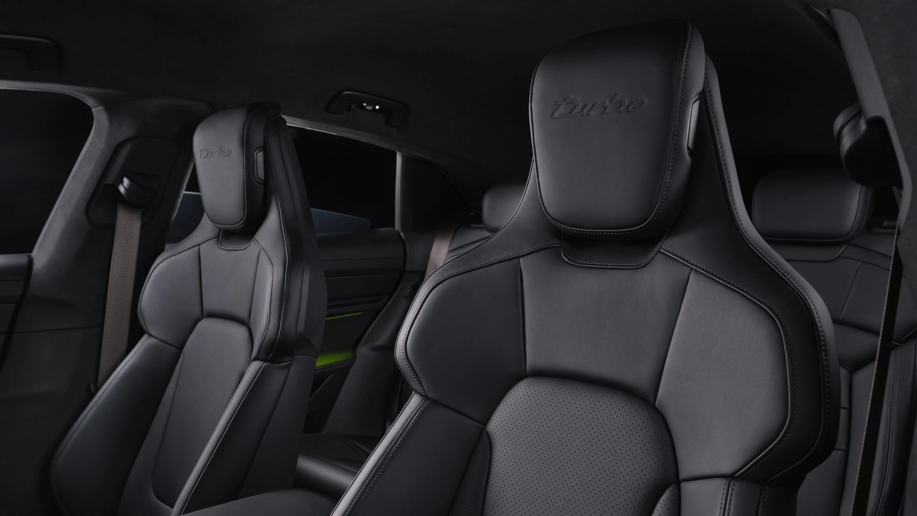 Porsche Taycan Turbo S Cross Turismo frontseats view