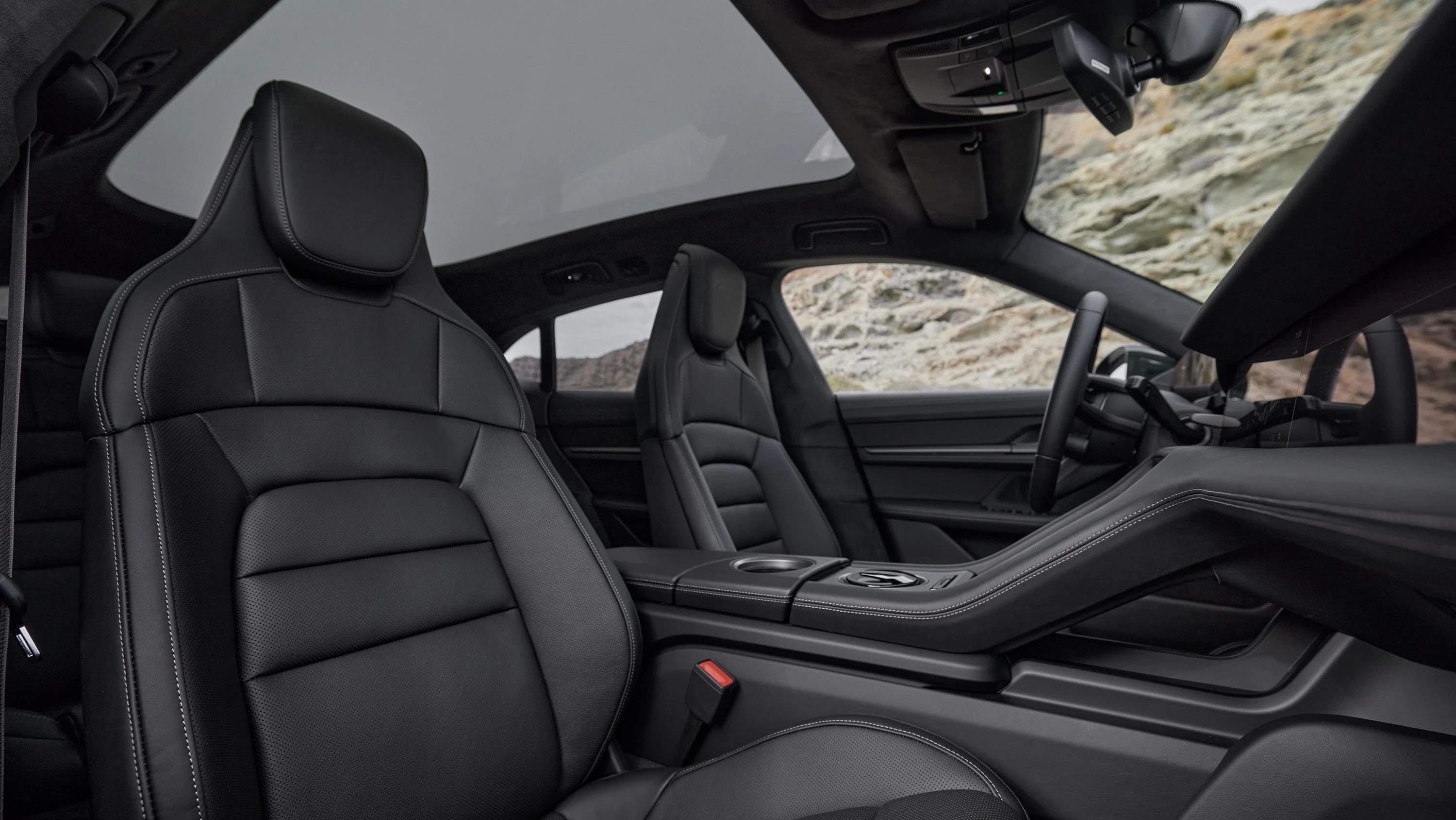 Porsche Taycan Turbo S Cross Turismo frontseats view