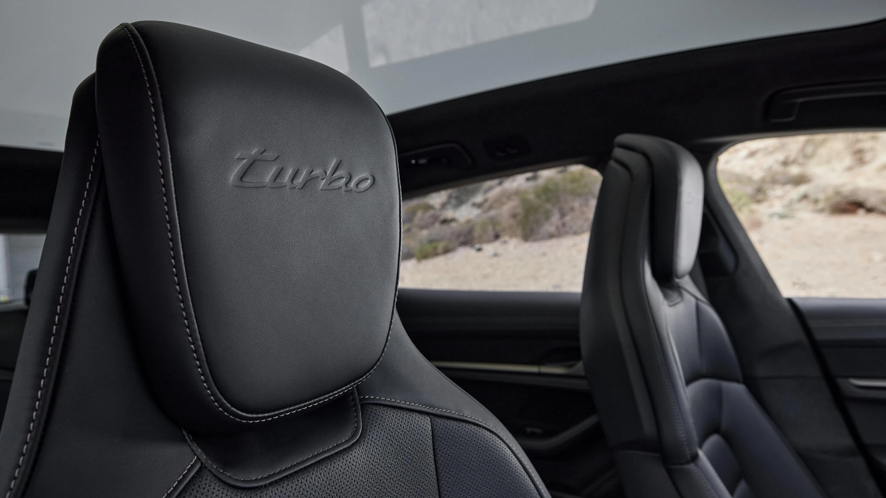 Porsche Taycan Turbo S Cross Turismo frontseats view