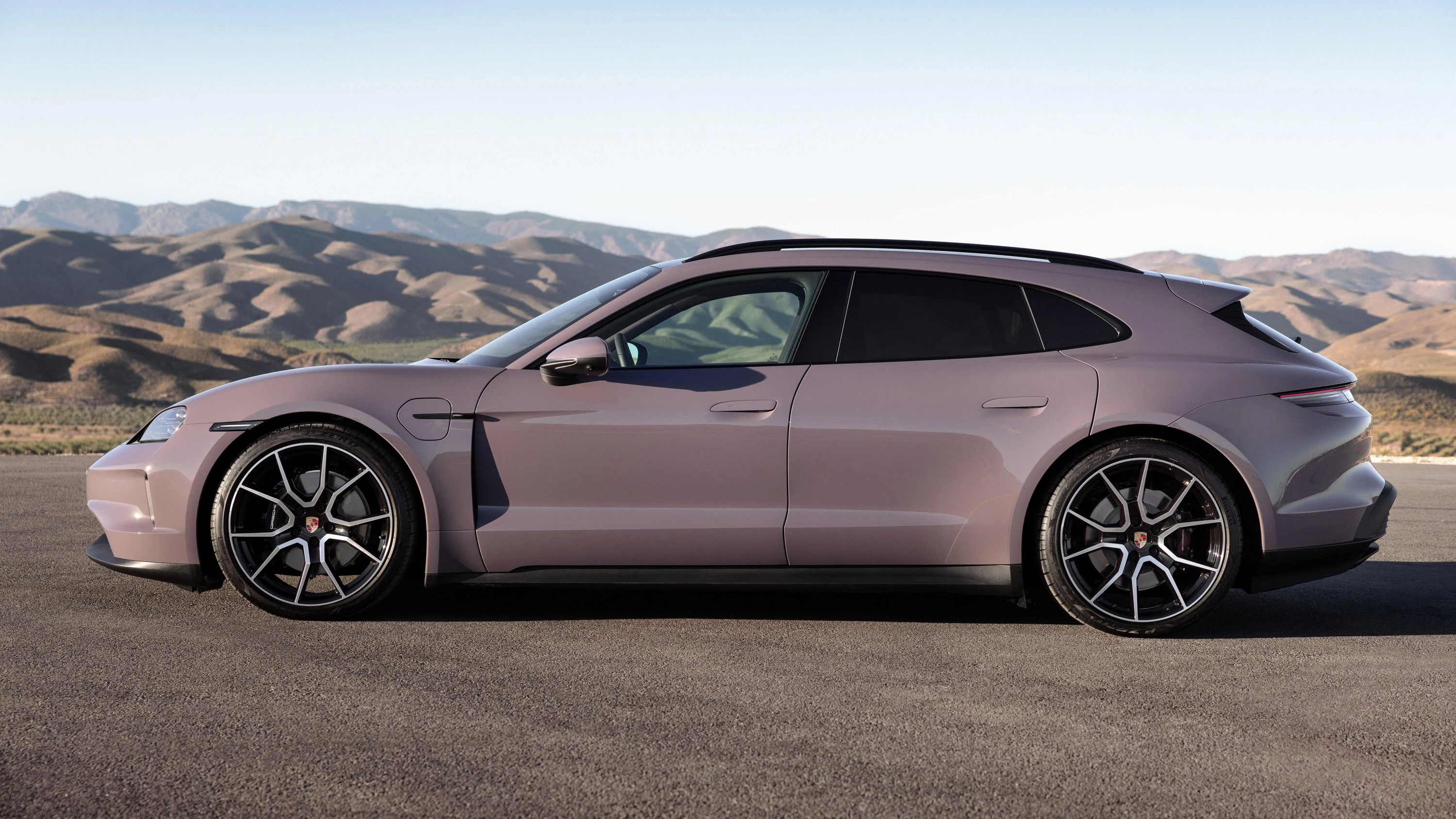Porsche Taycan Turbo S Sport Turismo exterior view