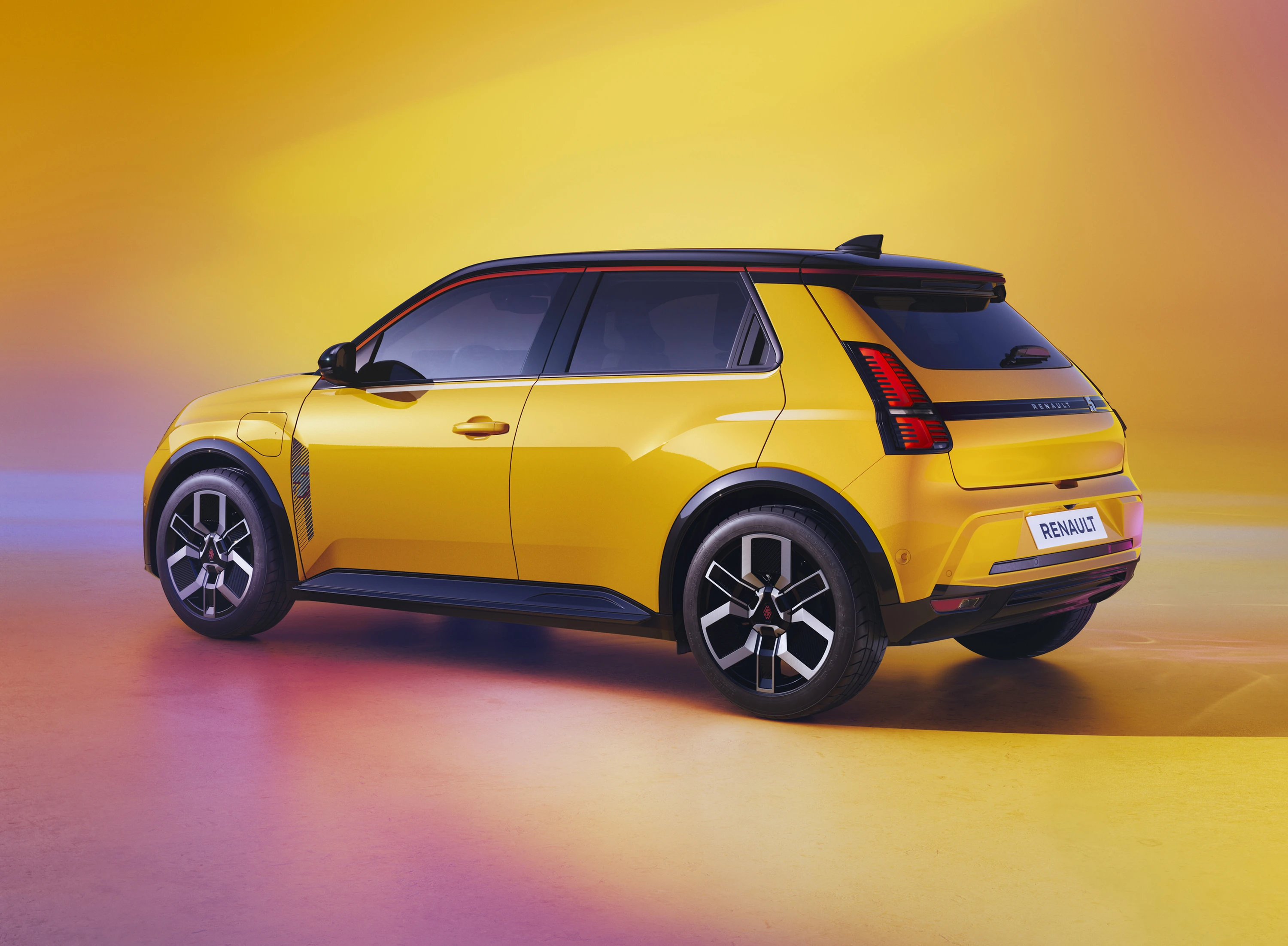 Renault 5 E-Tech 40kWh 120hp exterior view