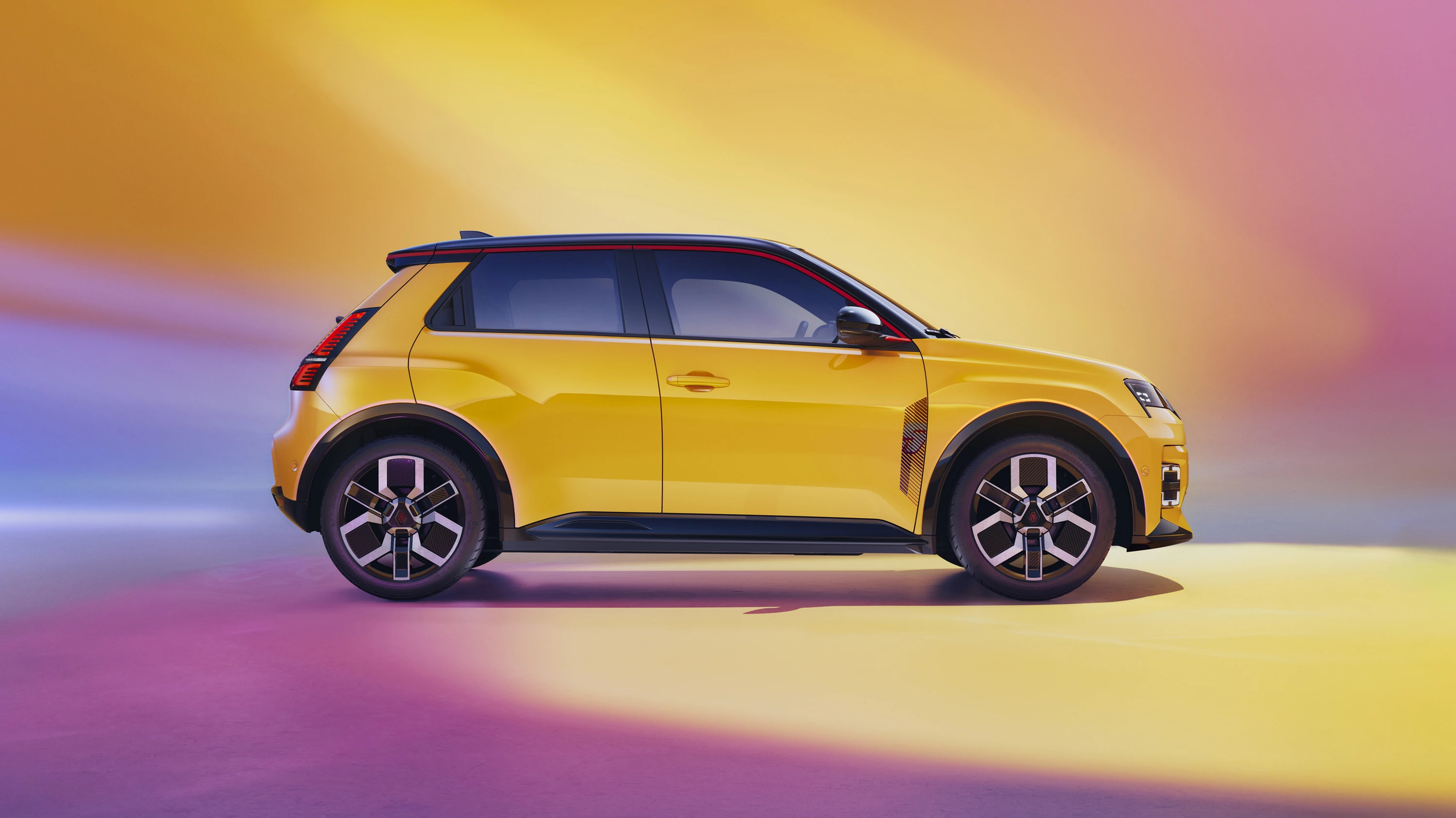 Renault 5 E-Tech 40kWh 120hp exterior view