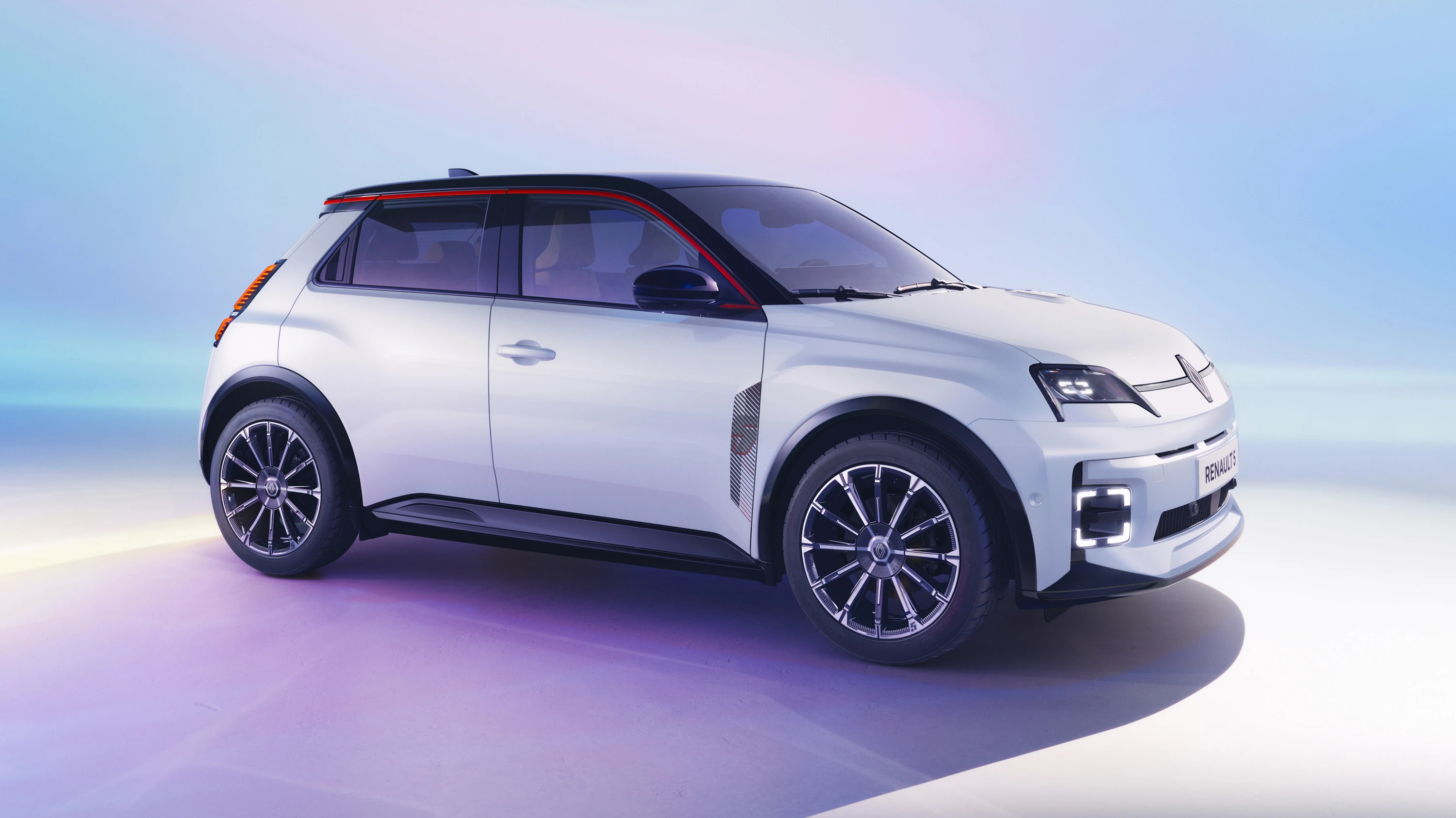 Renault 5 E-Tech 40kWh 120hp exterior view