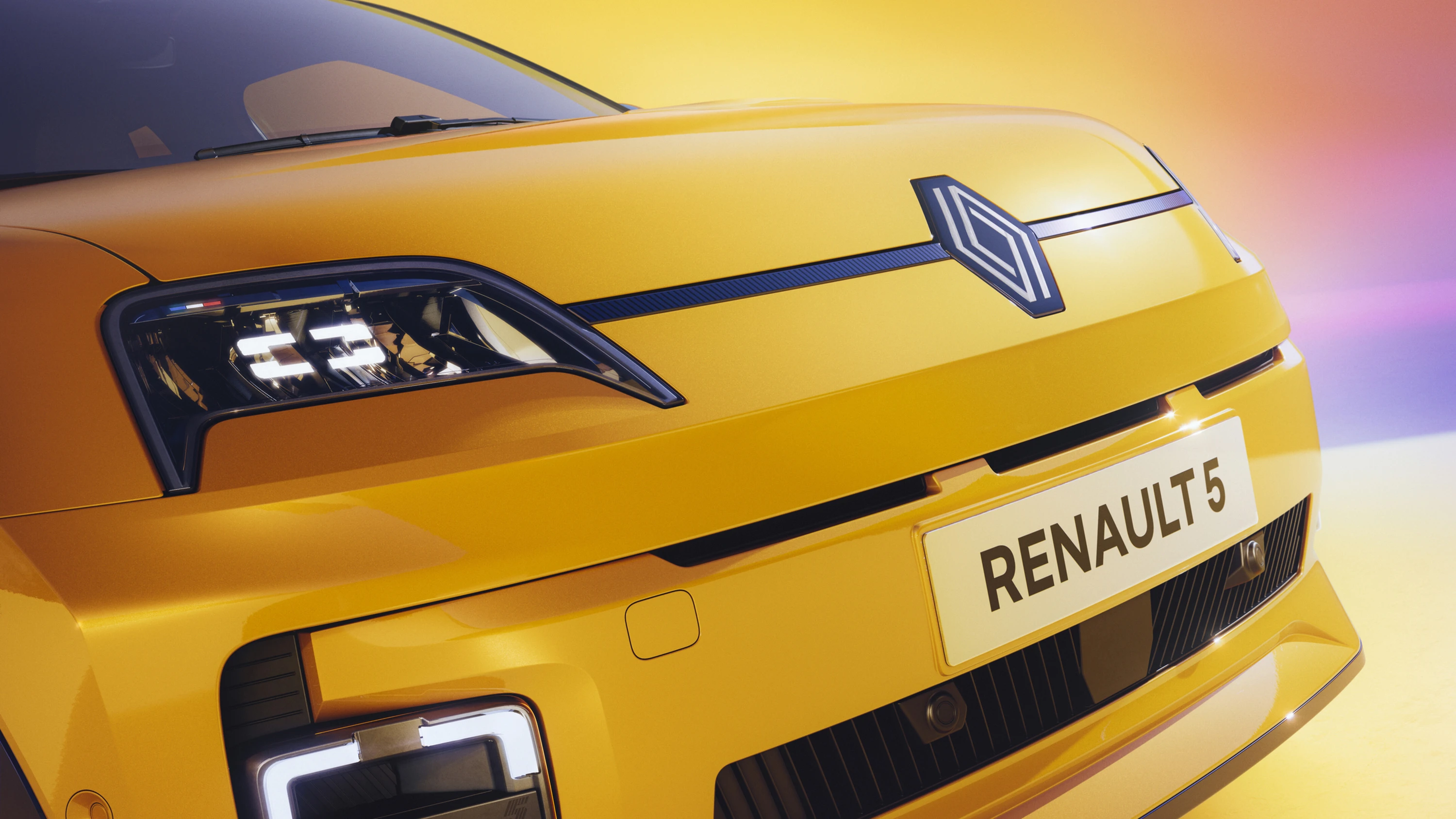 Renault 5 E-Tech 40kWh 120hp headlights view