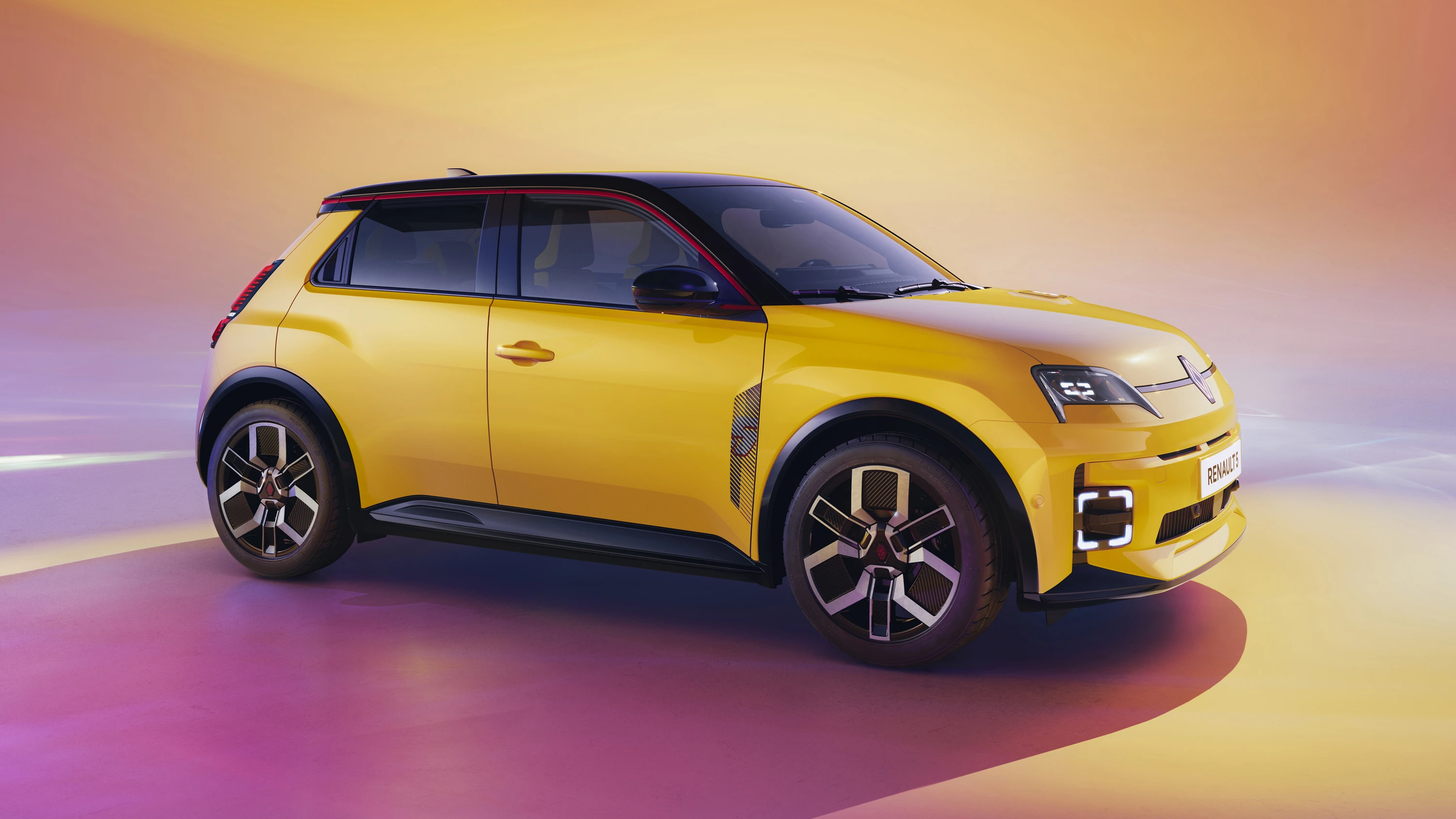 Renault 5 E-Tech 52kWh 150hp electric vehicle