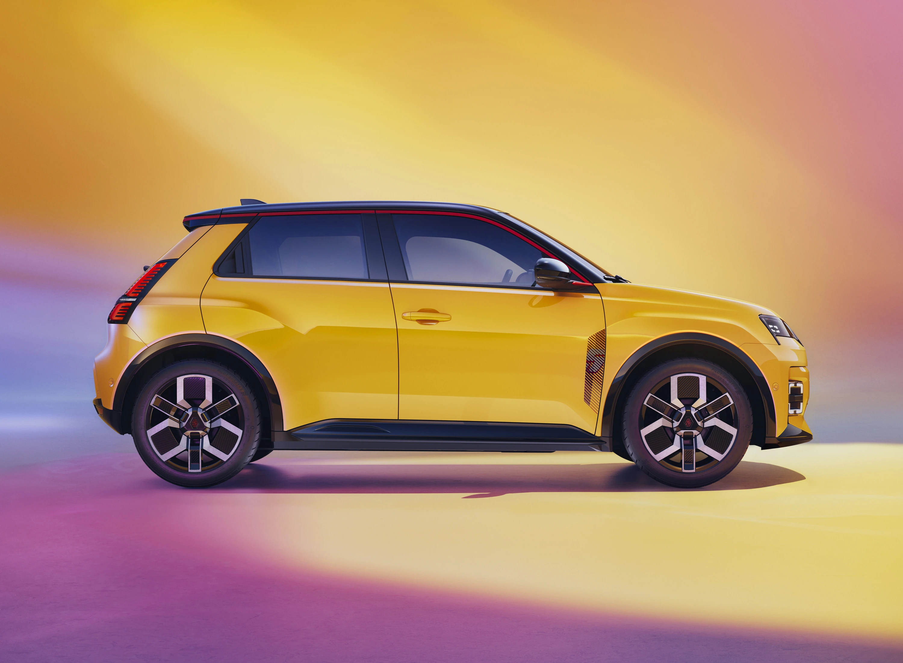 Renault 5 E-Tech 52kWh 150hp exterior view