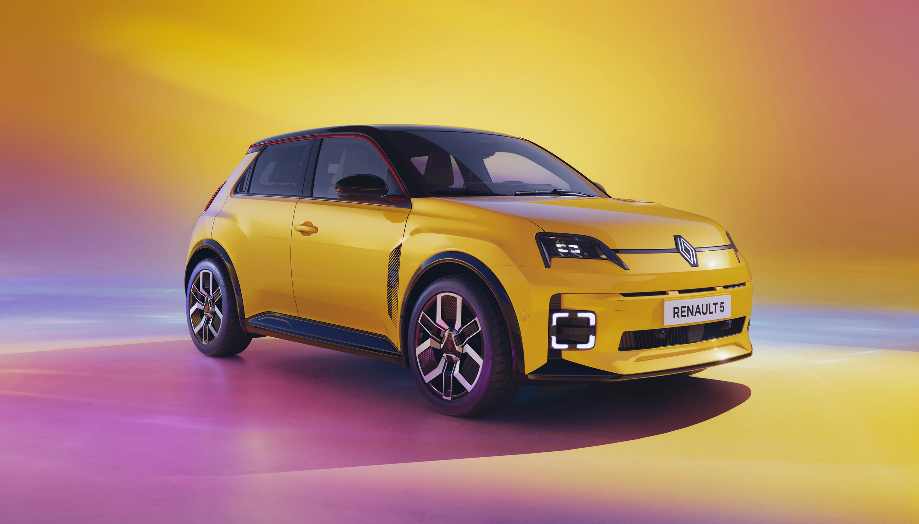 Renault 5 E-Tech 52kWh 150hp exterior view