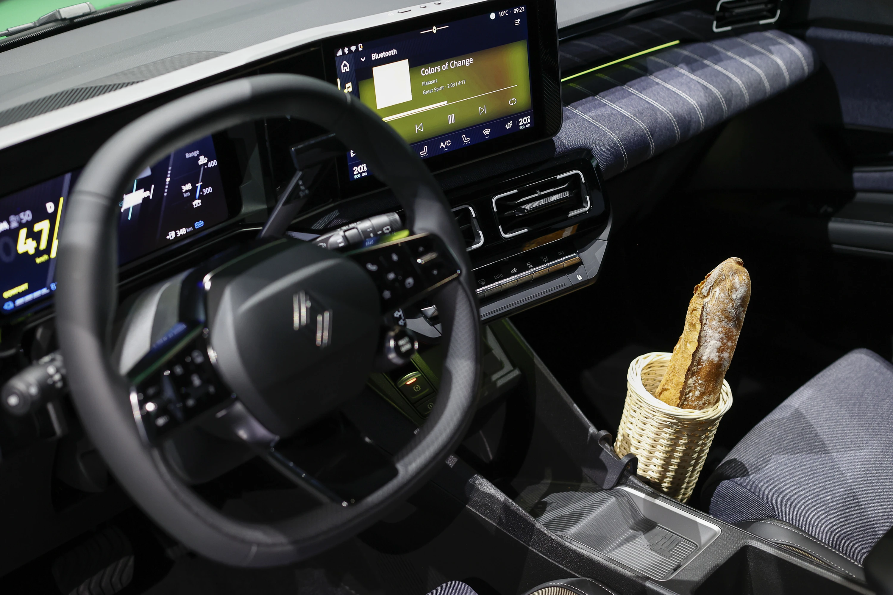 Renault 5 E-Tech 52kWh 150hp interior view
