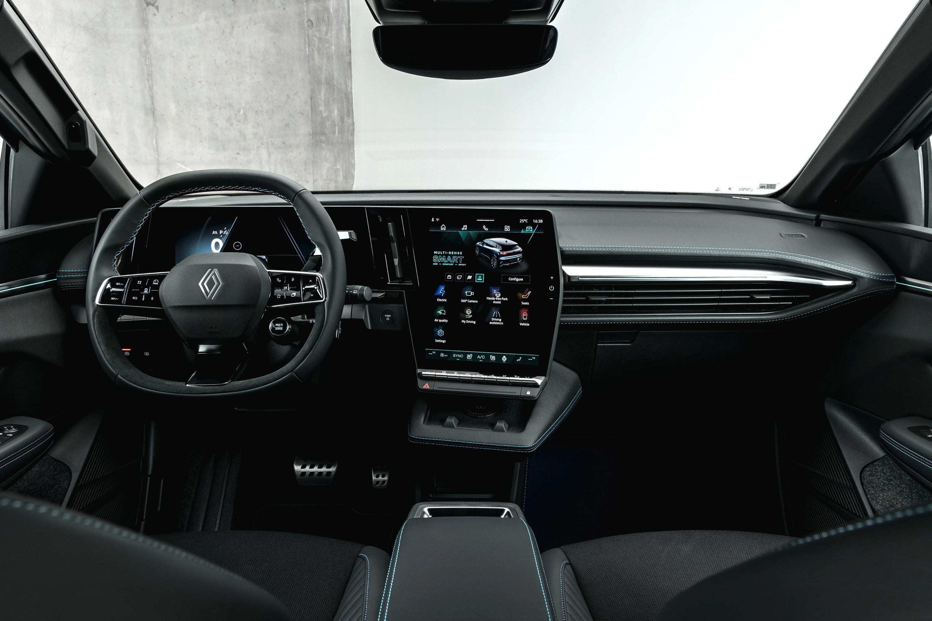 Renault Megane E-Tech 67 kWh screens view