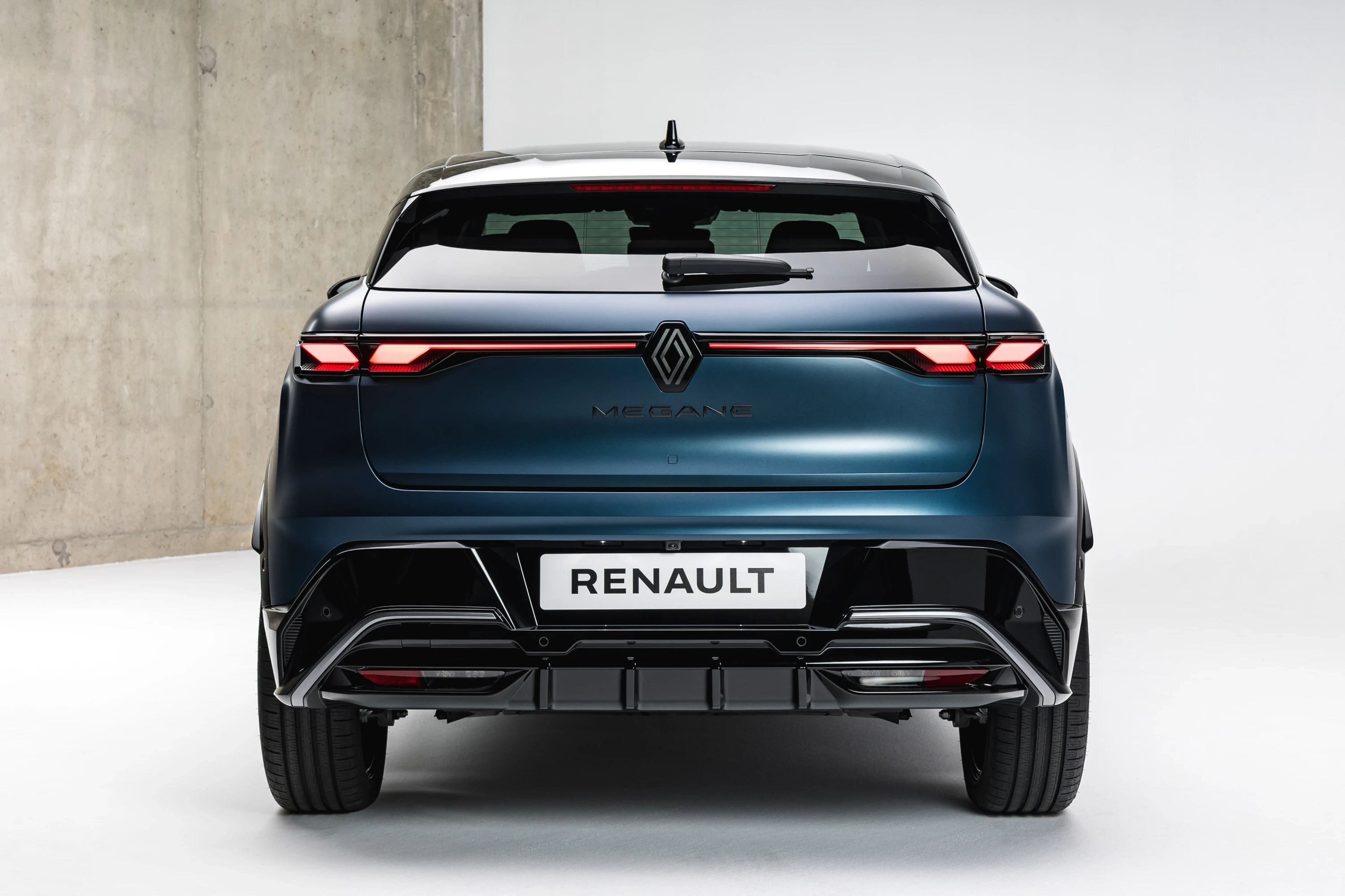 Renault Megane E-Tech 67 kWh exterior view