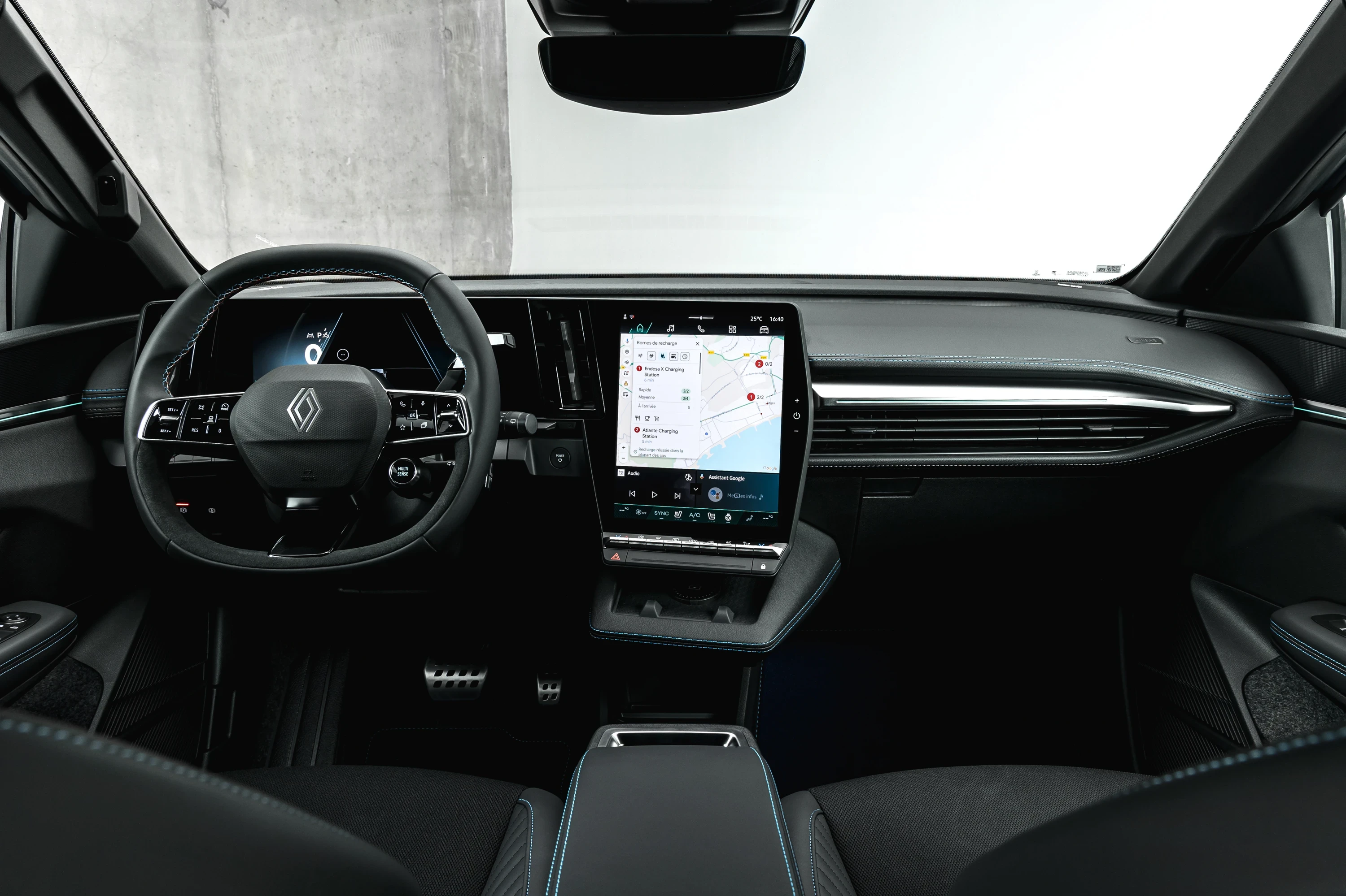 Renault Megane E-Tech 67 kWh screens view