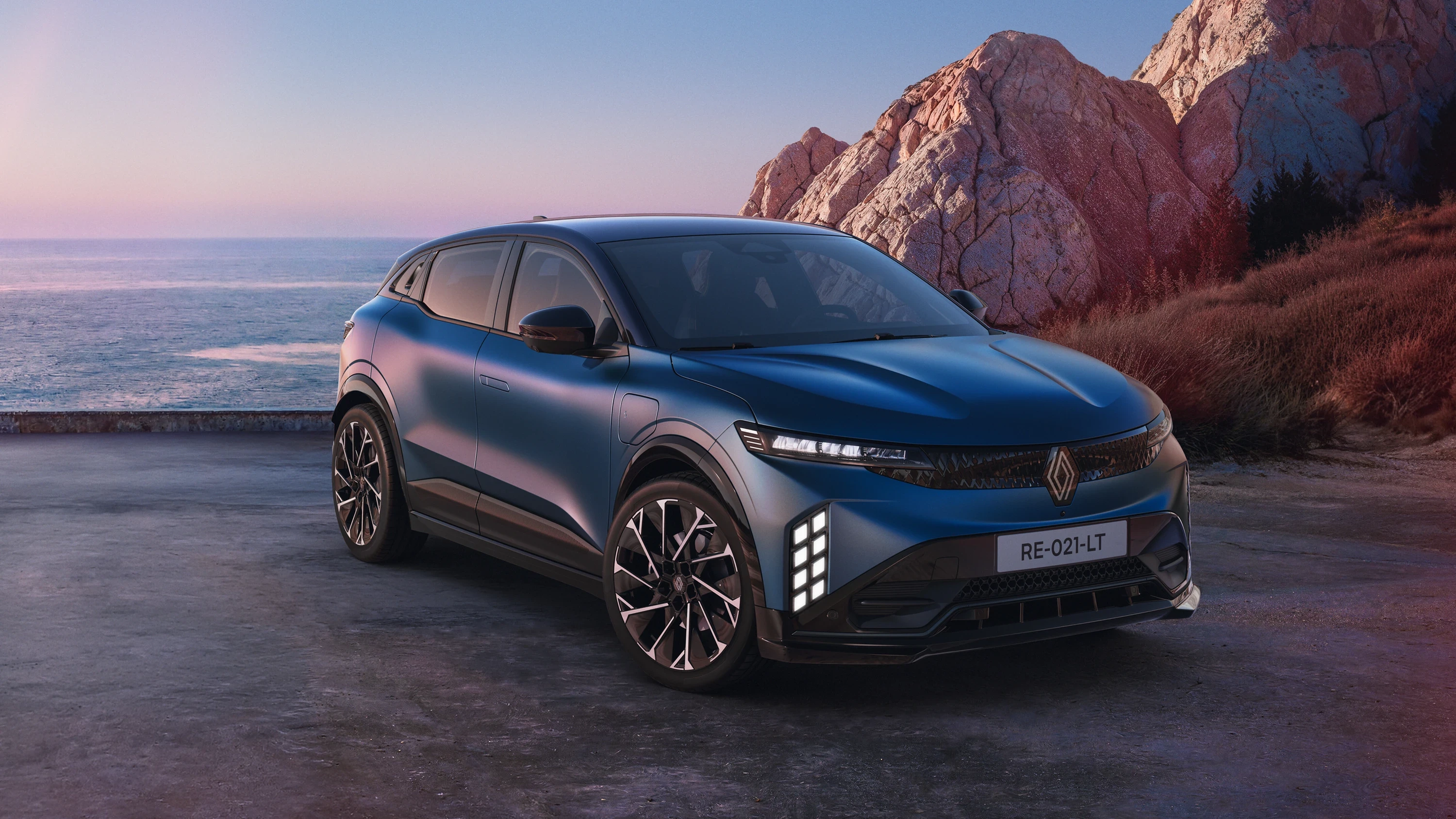 Renault Megane E-Tech 67 kWh exterior view