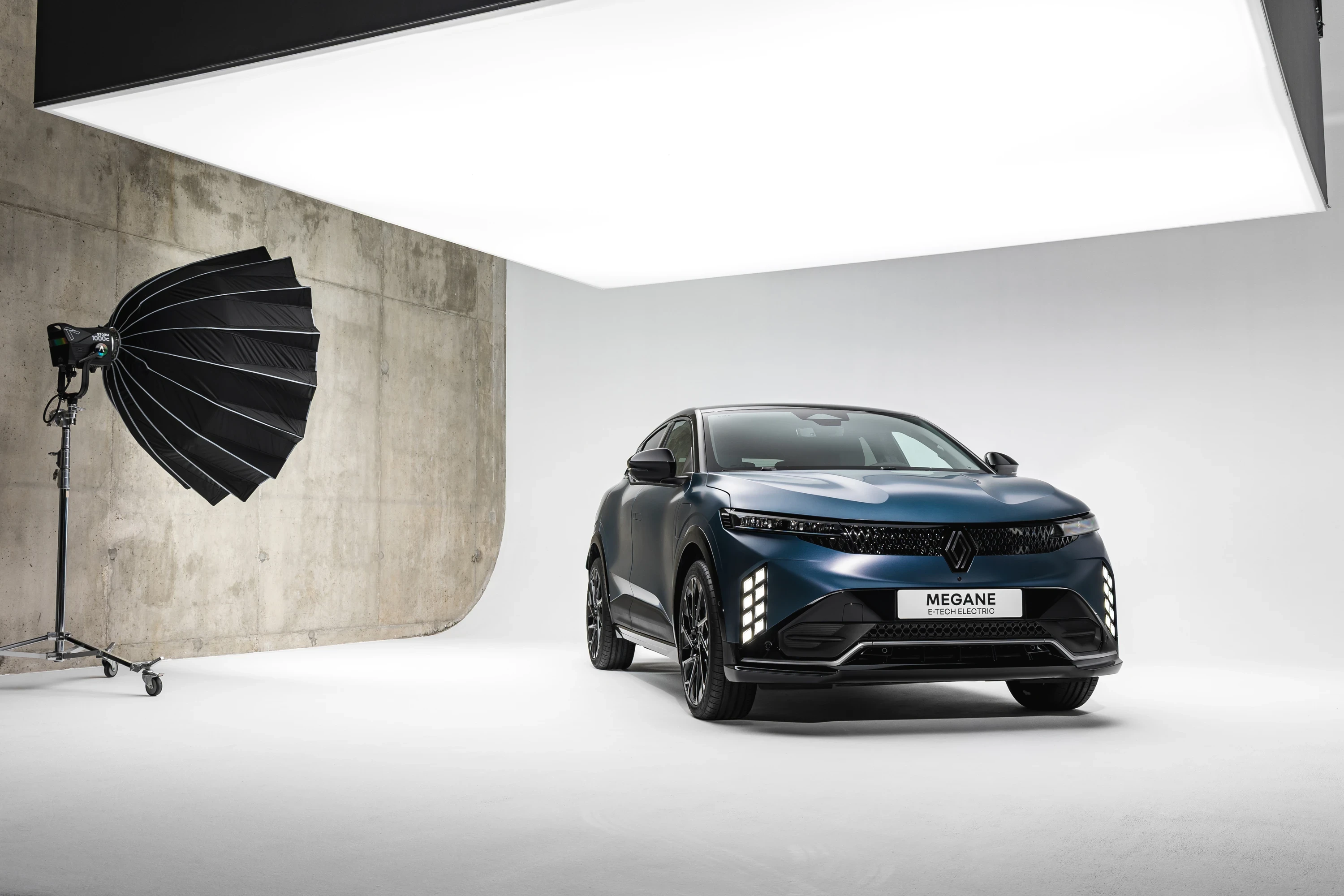 Renault Megane E-Tech 67 kWh exterior view