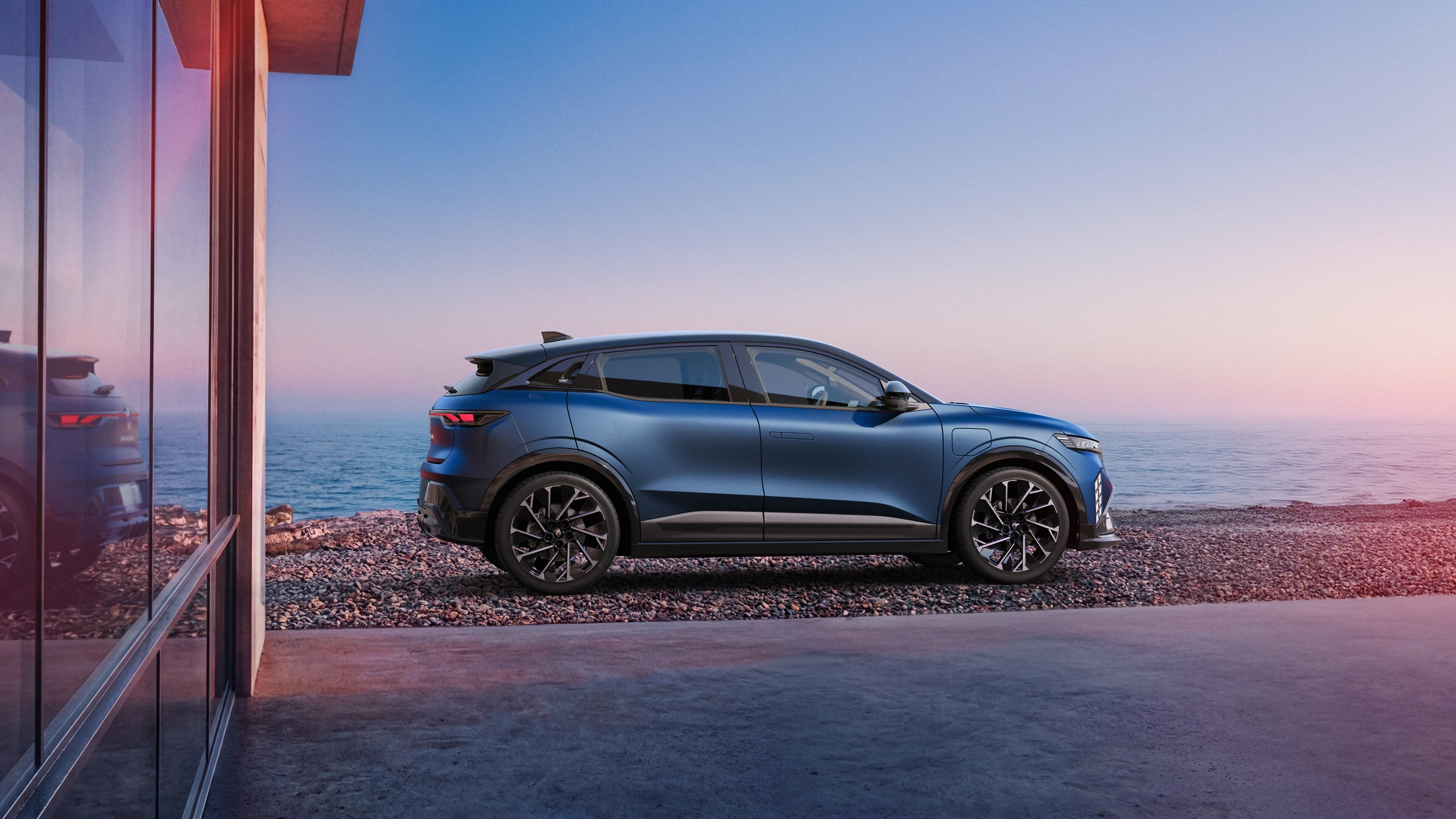 Renault Megane E-Tech 67 kWh exterior view