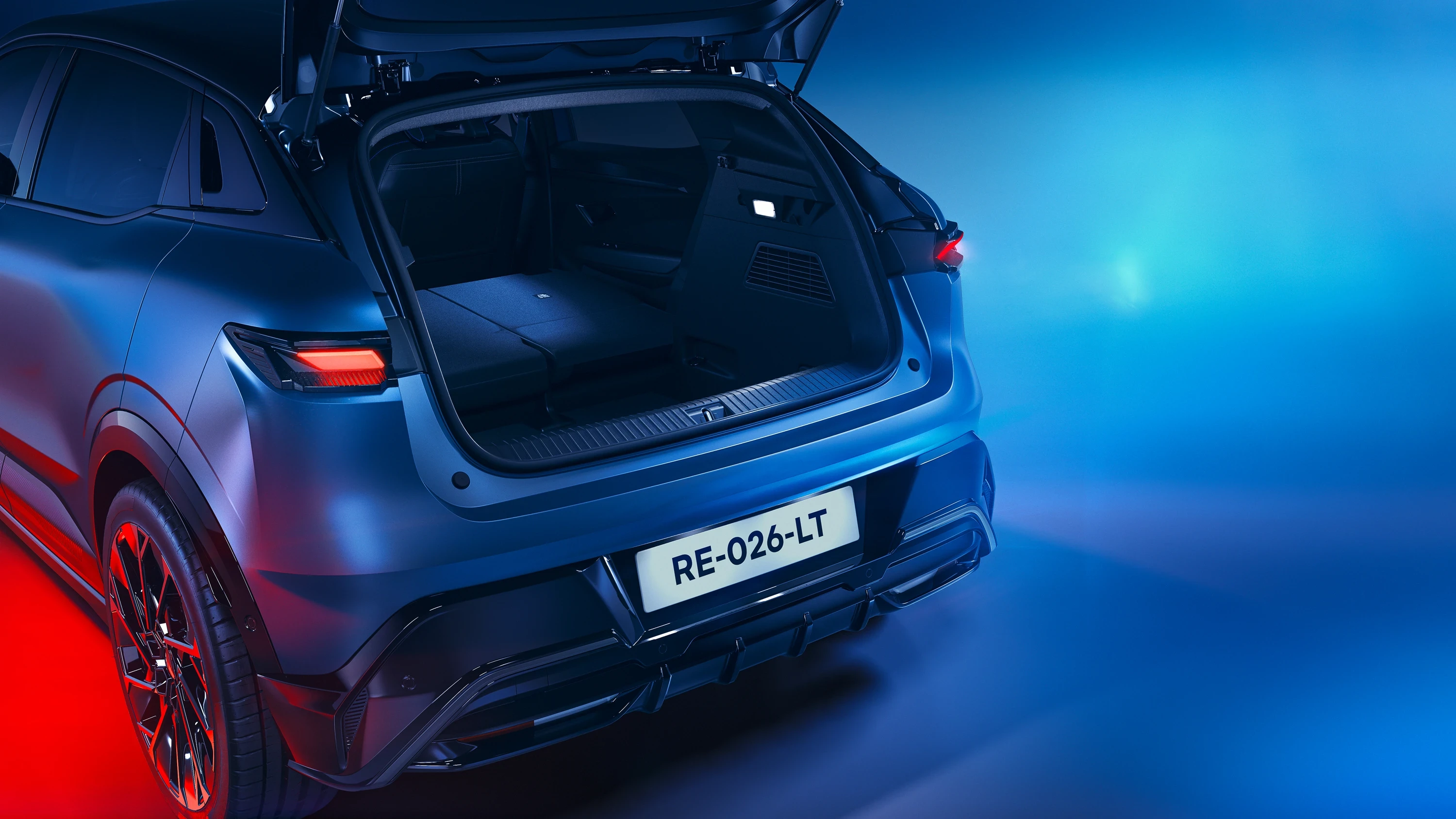 Renault Megane E-Tech 67 kWh trunk view