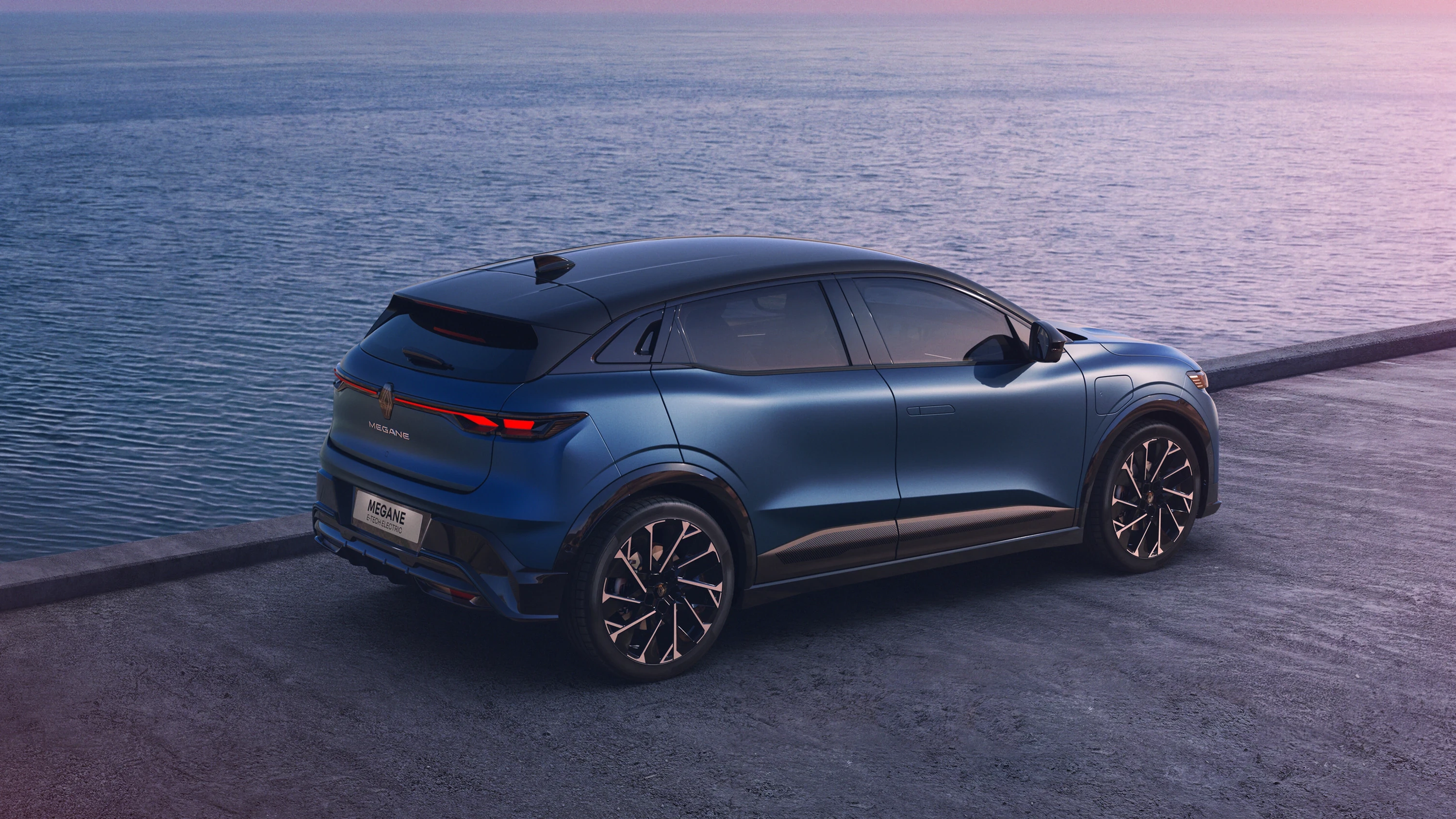 Renault Megane E-Tech 67 kWh exterior view