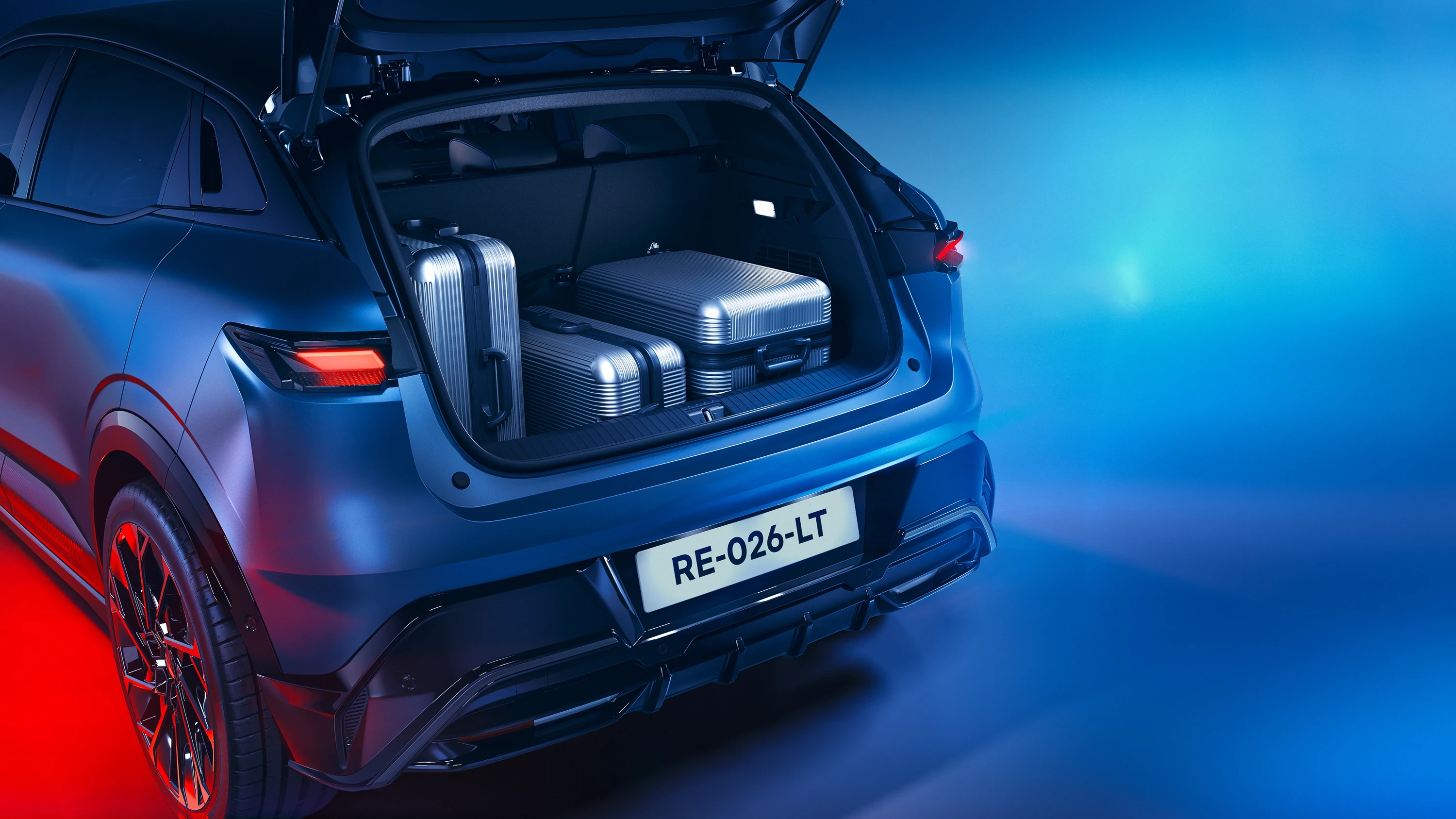 Renault Megane E-Tech 67 kWh trunk view