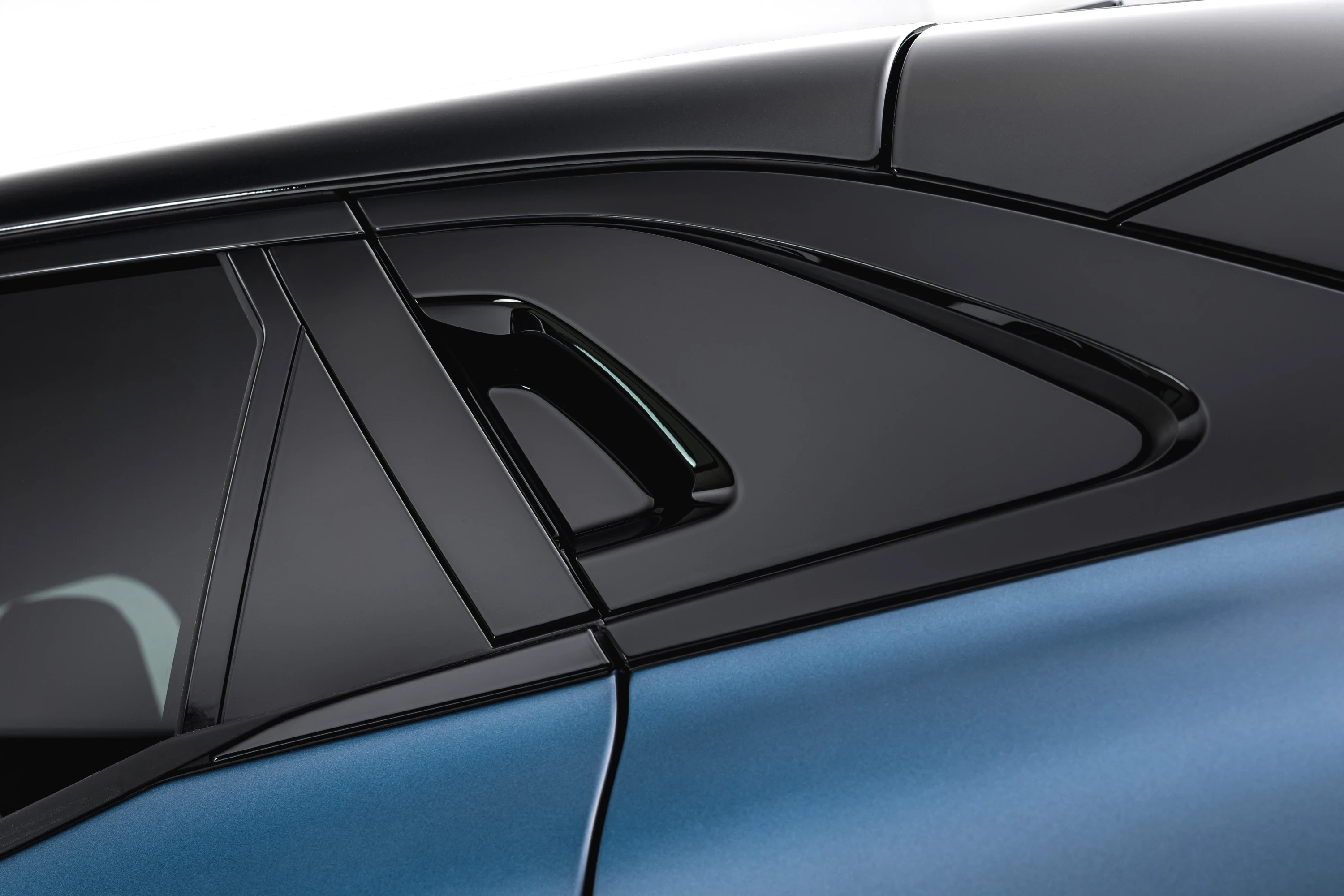 Renault Megane E-Tech 67 kWh doorhandle view