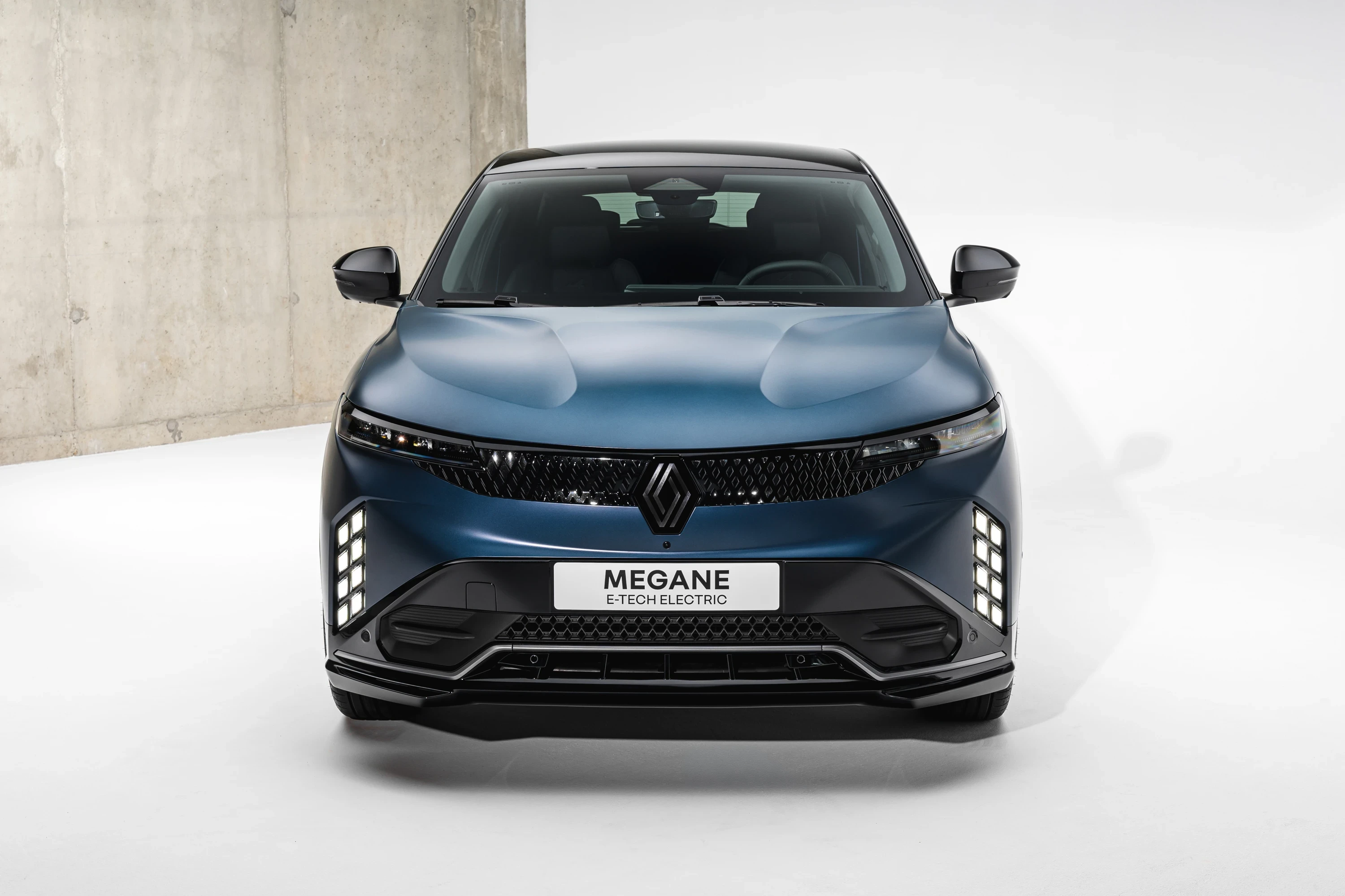 Renault Megane E-Tech 67 kWh exterior view