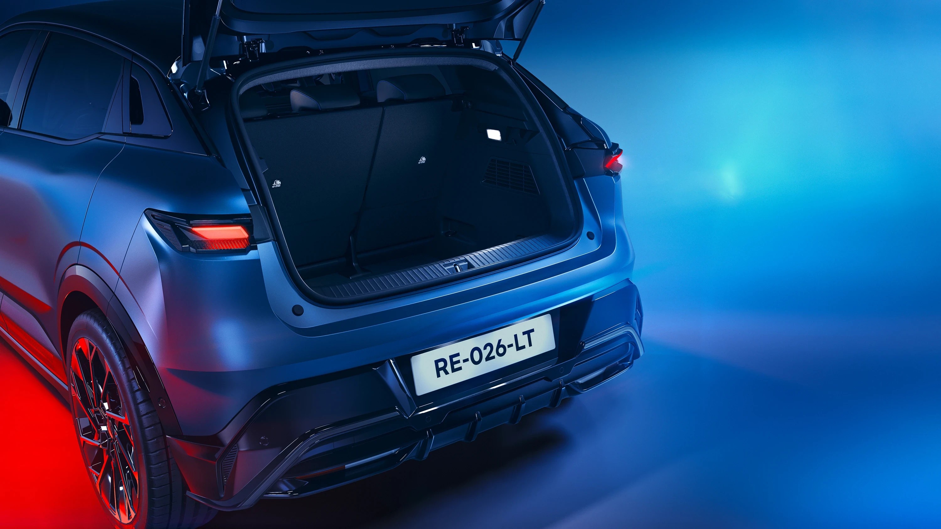 Renault Megane E-Tech 67 kWh trunk view
