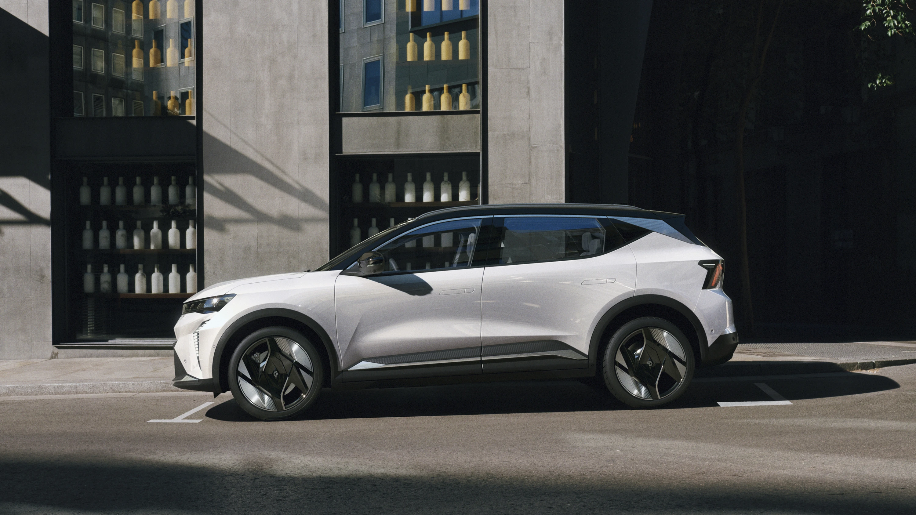 Renault Scenic E-Tech electric exterior view