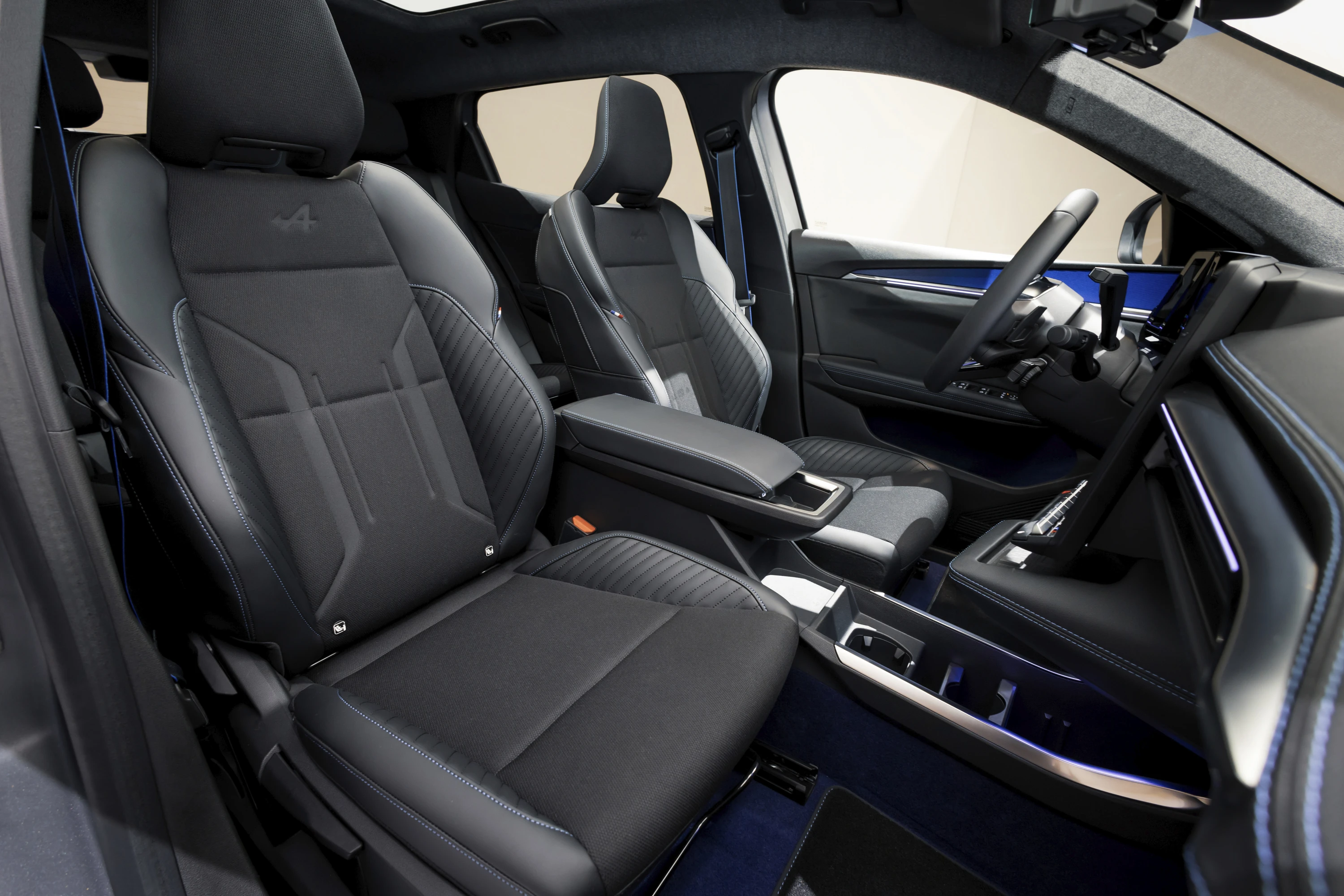 Renault Scenic E-Tech electric frontseats view