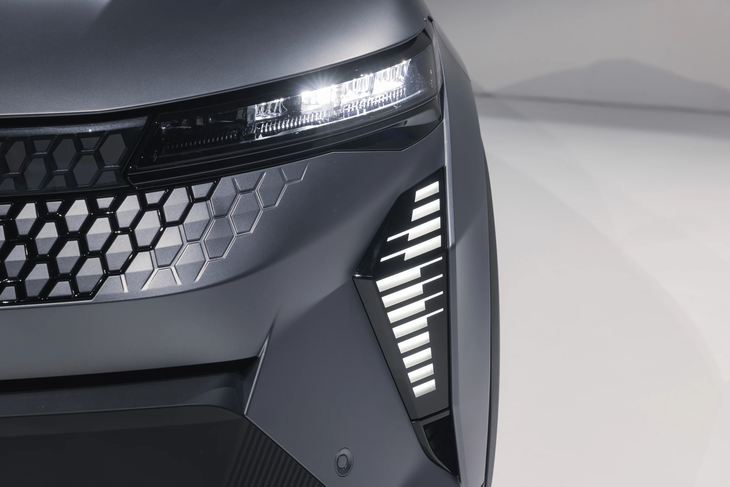 Renault Scenic E-Tech electric headlights view