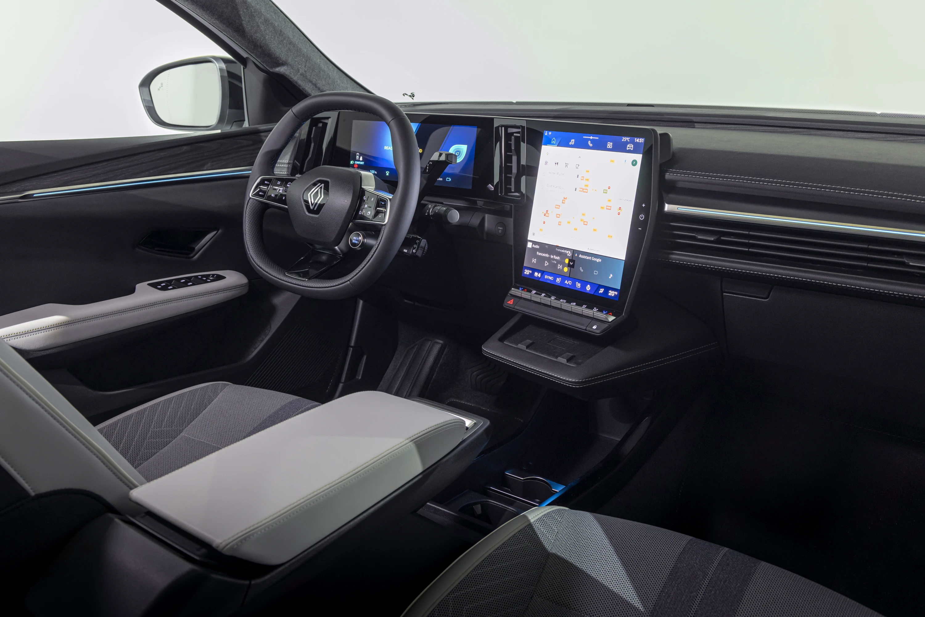 Renault Scenic E-Tech electric screens view