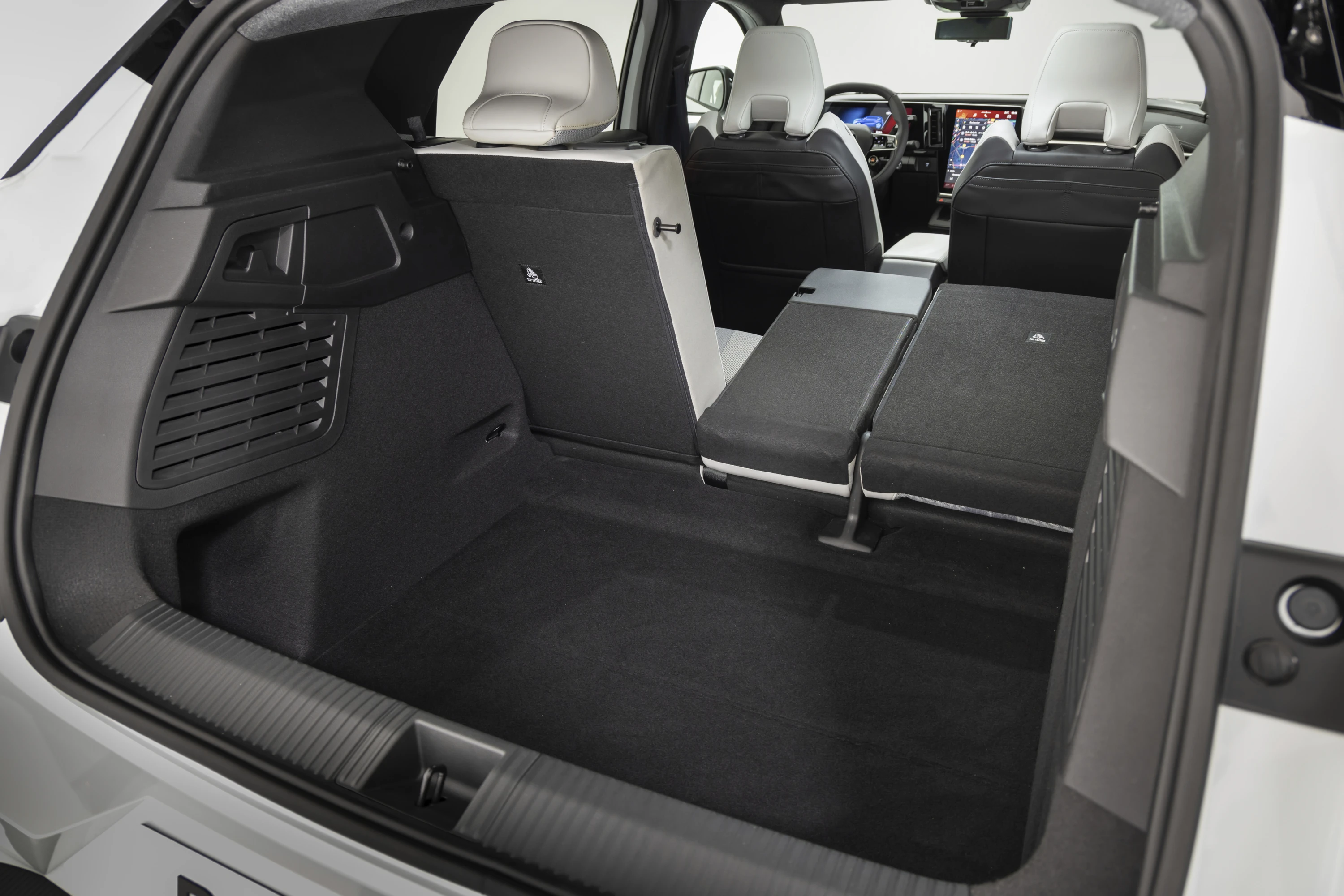 Renault Scenic E-Tech electric trunk view