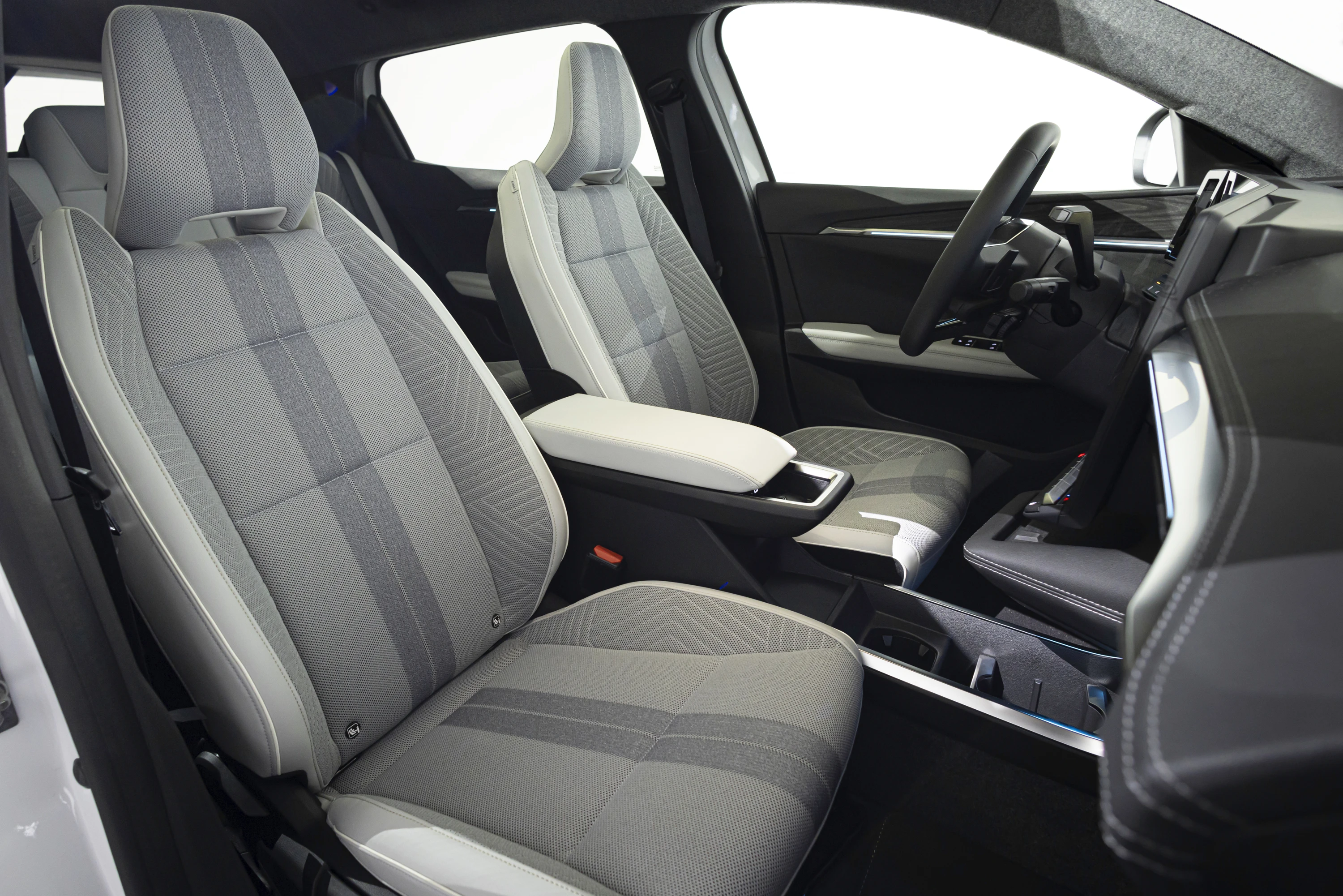 Renault Scenic E-Tech electric High Range frontseats view