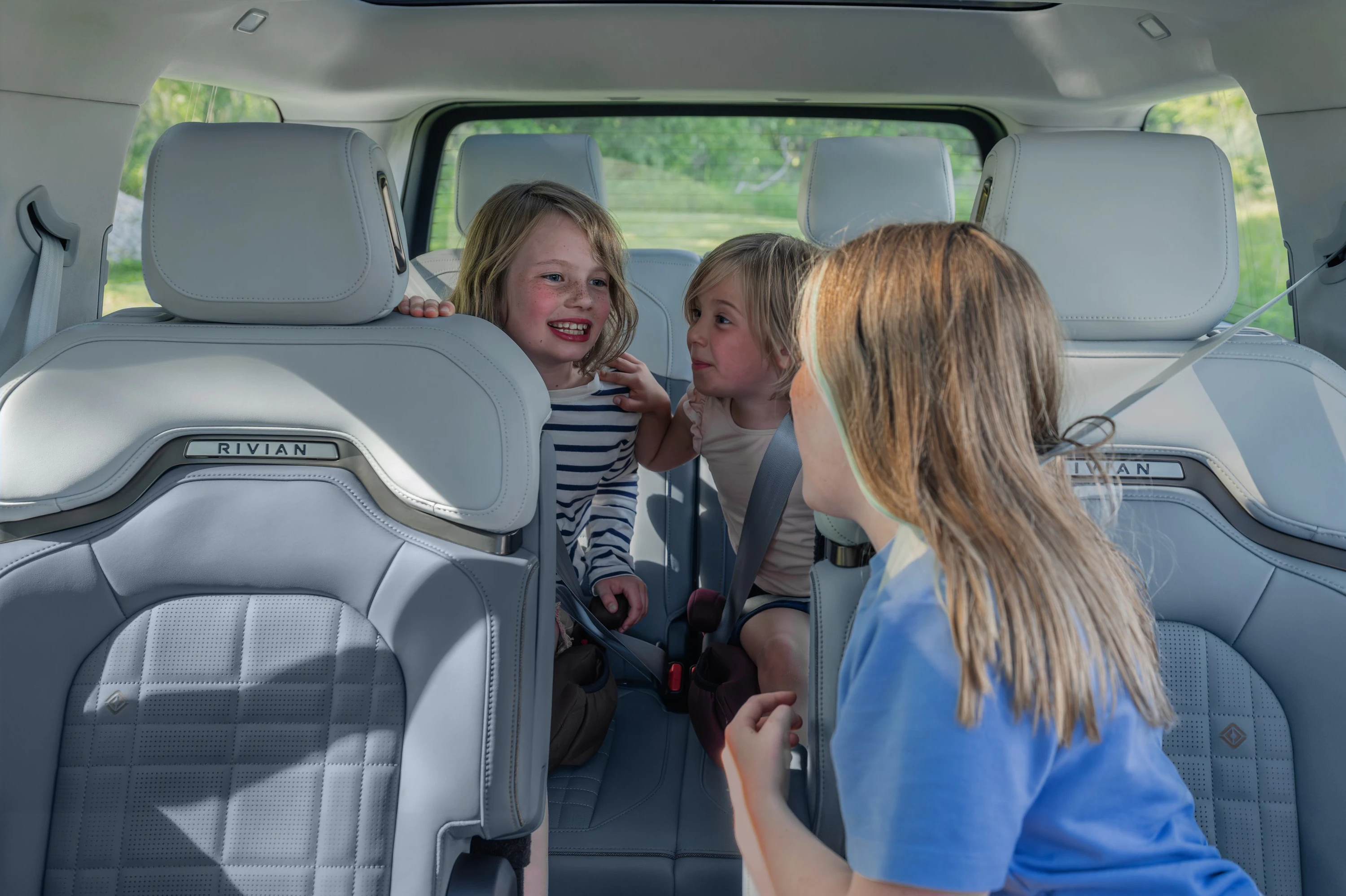 Rivian R1S Dual-Motor AWD MP secondrowseats view