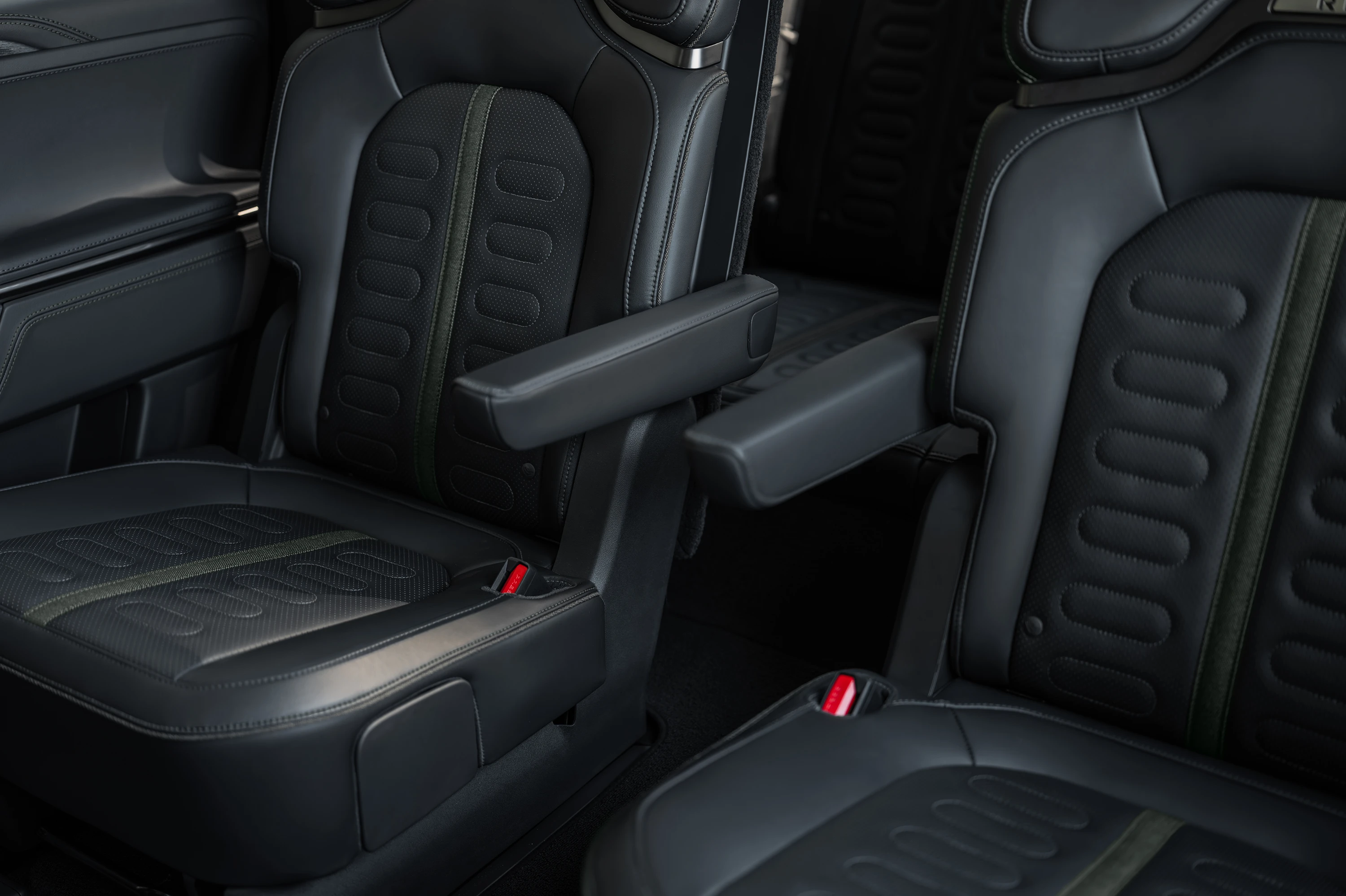 Rivian R1S Dual-Motor AWD MP secondrowseats view