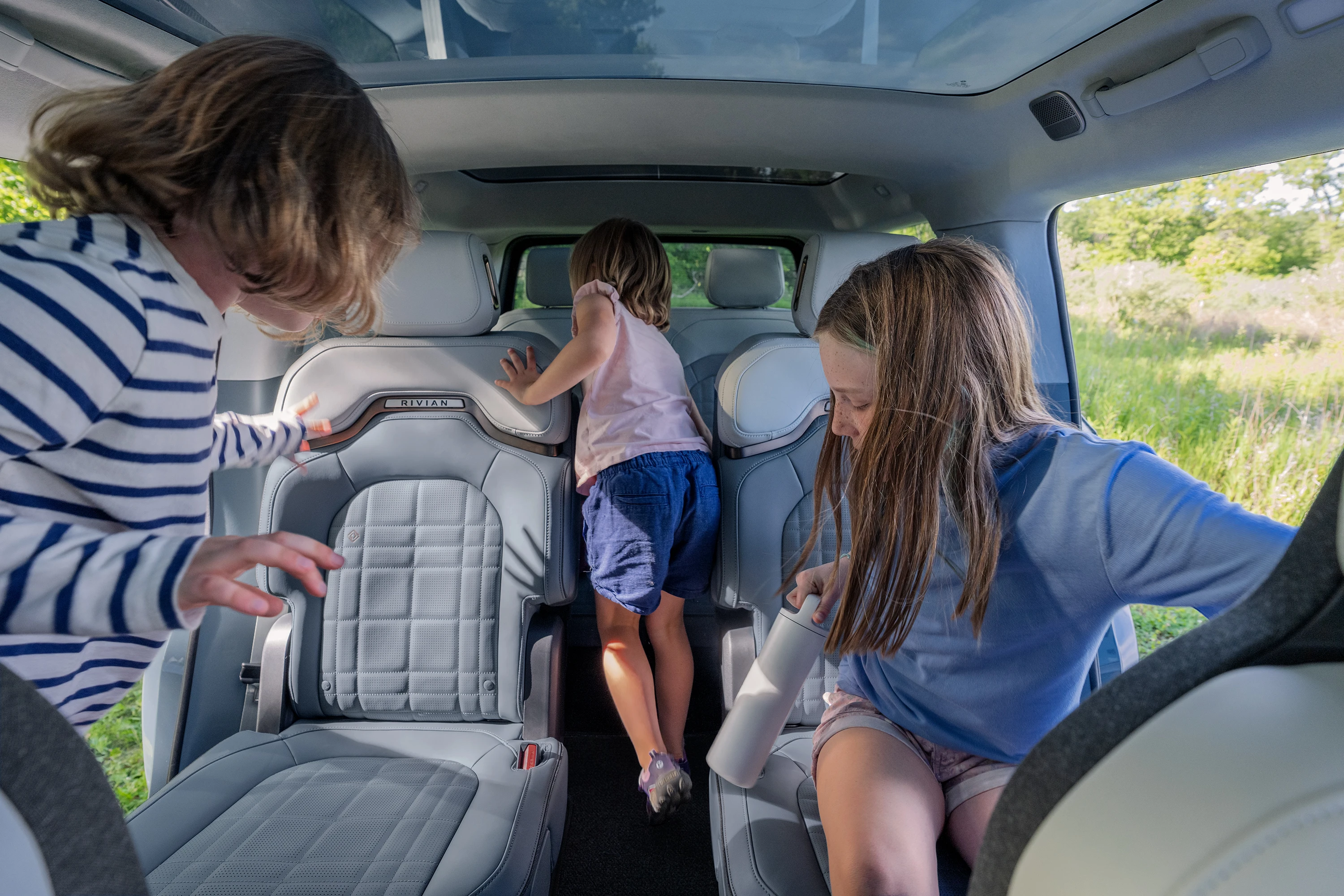 Rivian R1S Dual-Motor AWD MP secondrowseats view