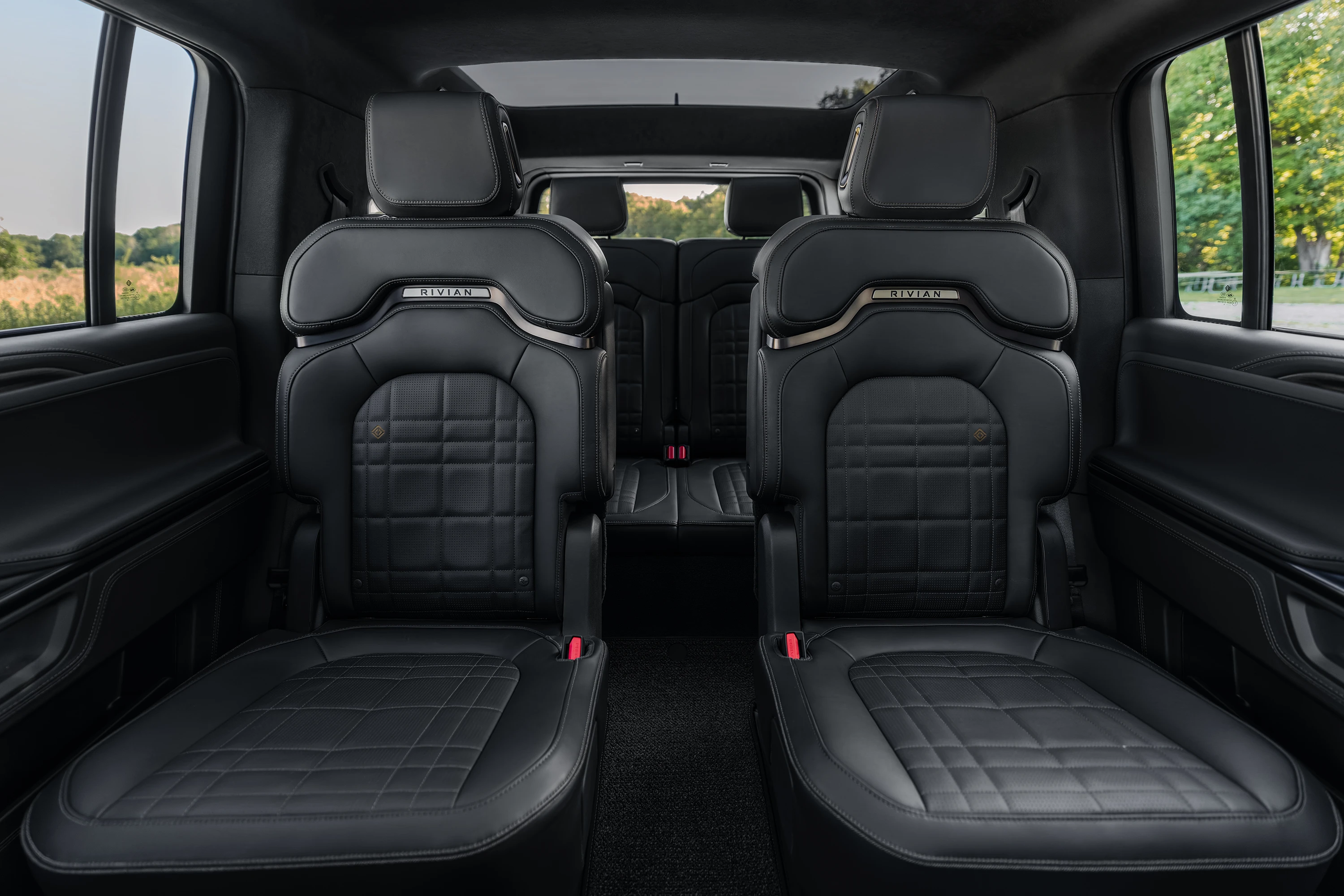 Rivian R1S Dual-Motor AWD MP secondrowseats view