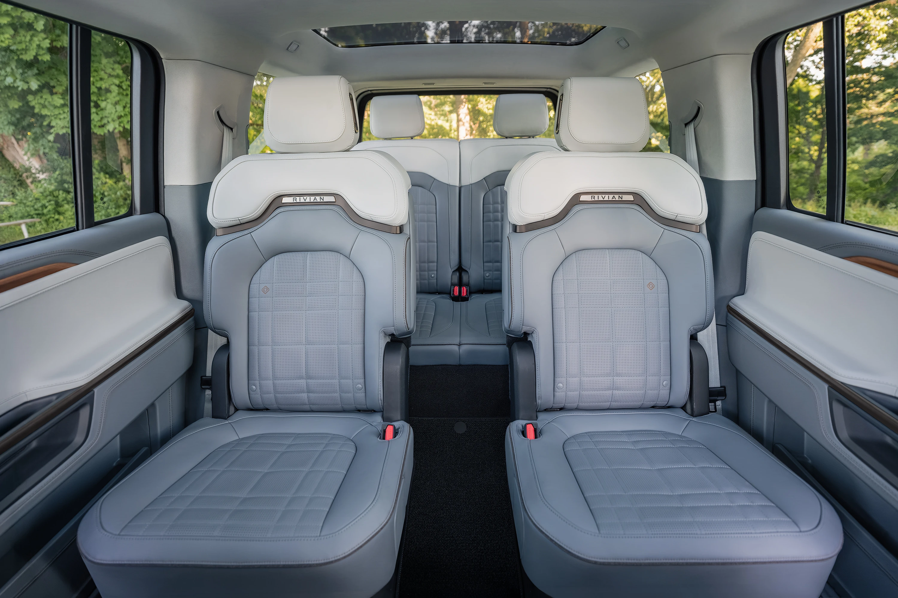 Rivian R1S Dual-Motor AWD MP secondrowseats view