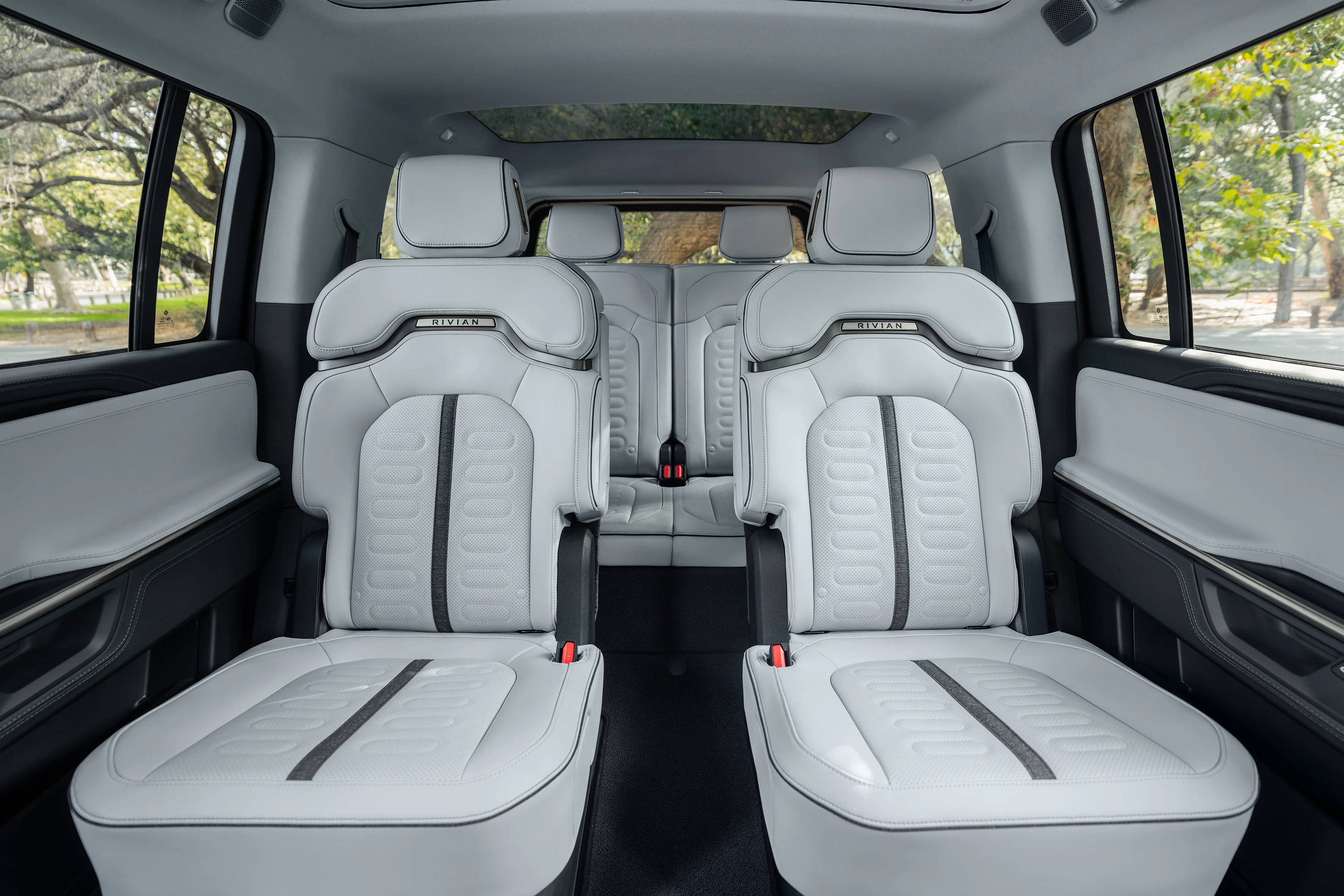 Rivian R1S Dual-Motor AWD MP secondrowseats view