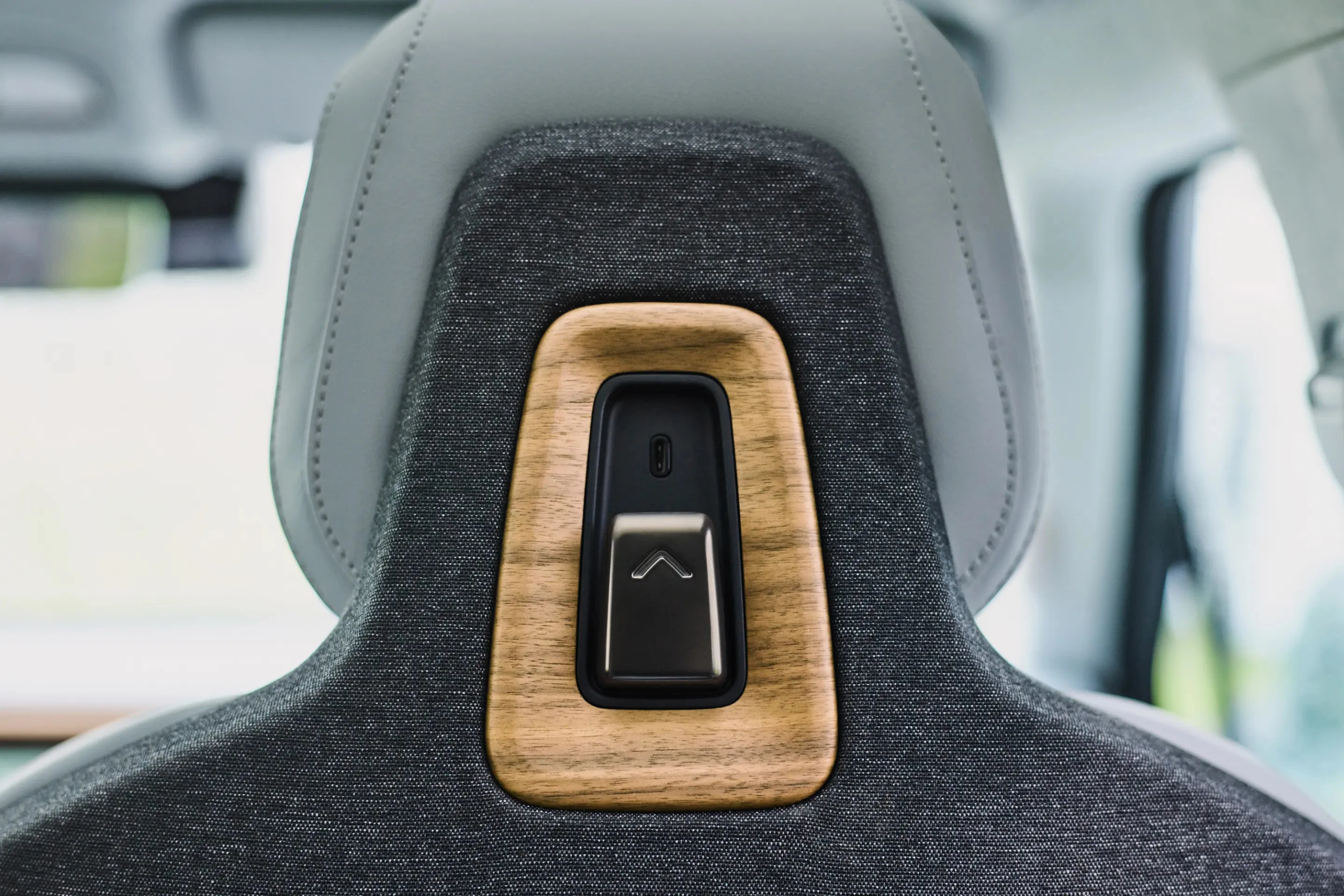 Rivian R1S Performance Dual-Motor AWD LP details view