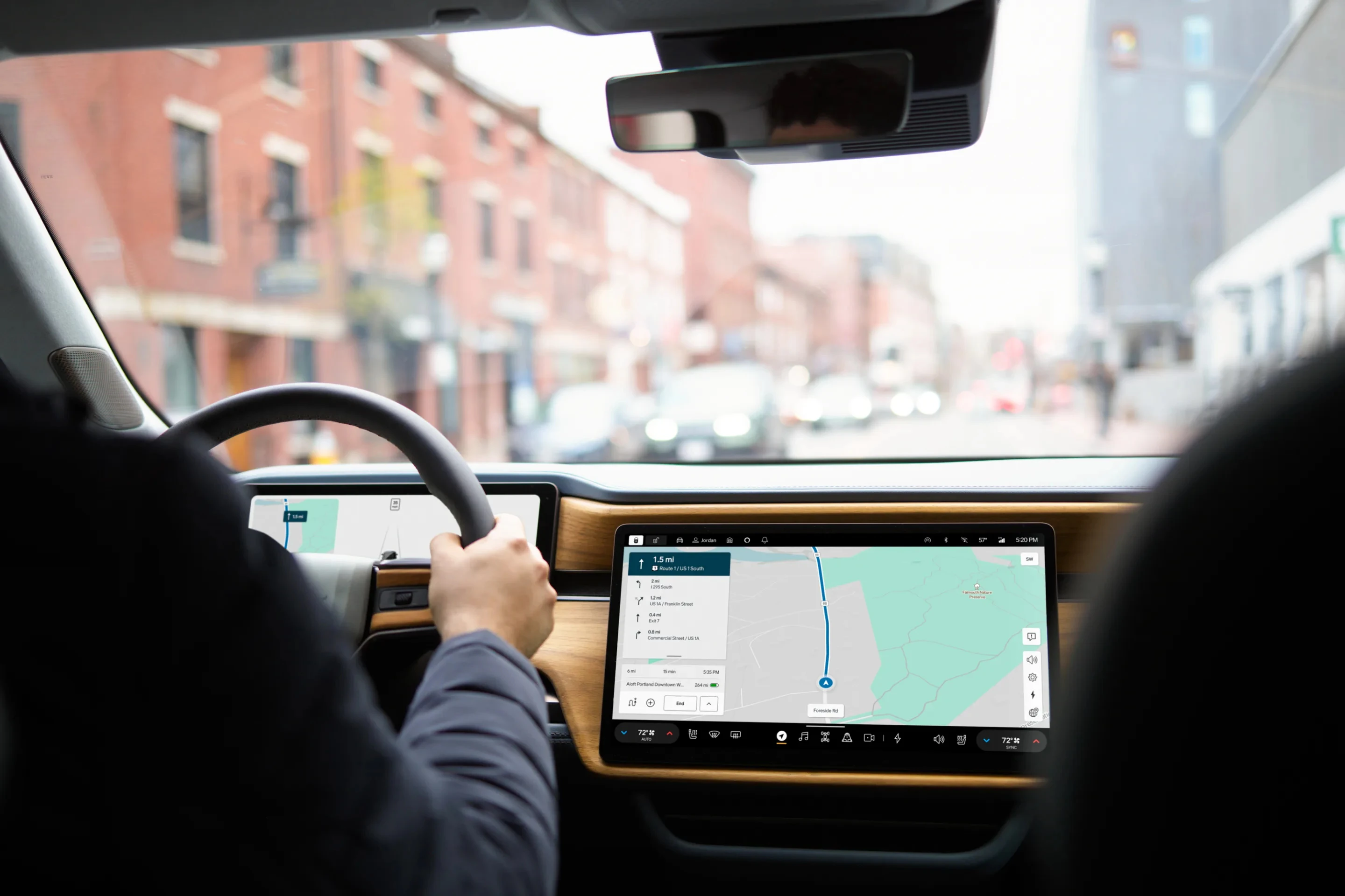 Rivian R1S Performance Dual-Motor AWD LP screens view