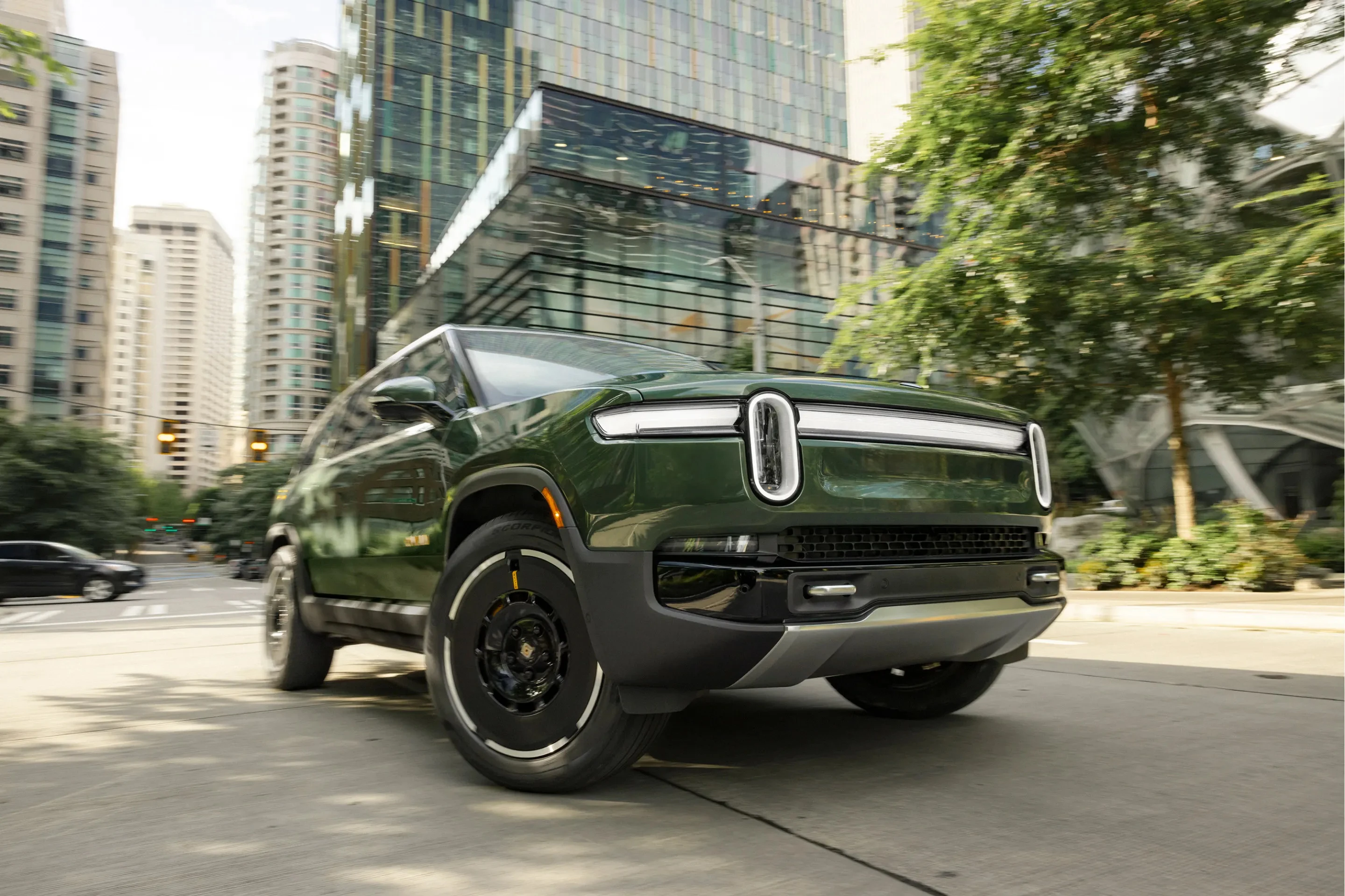 Rivian R1S Performance Dual-Motor AWD MP exterior view