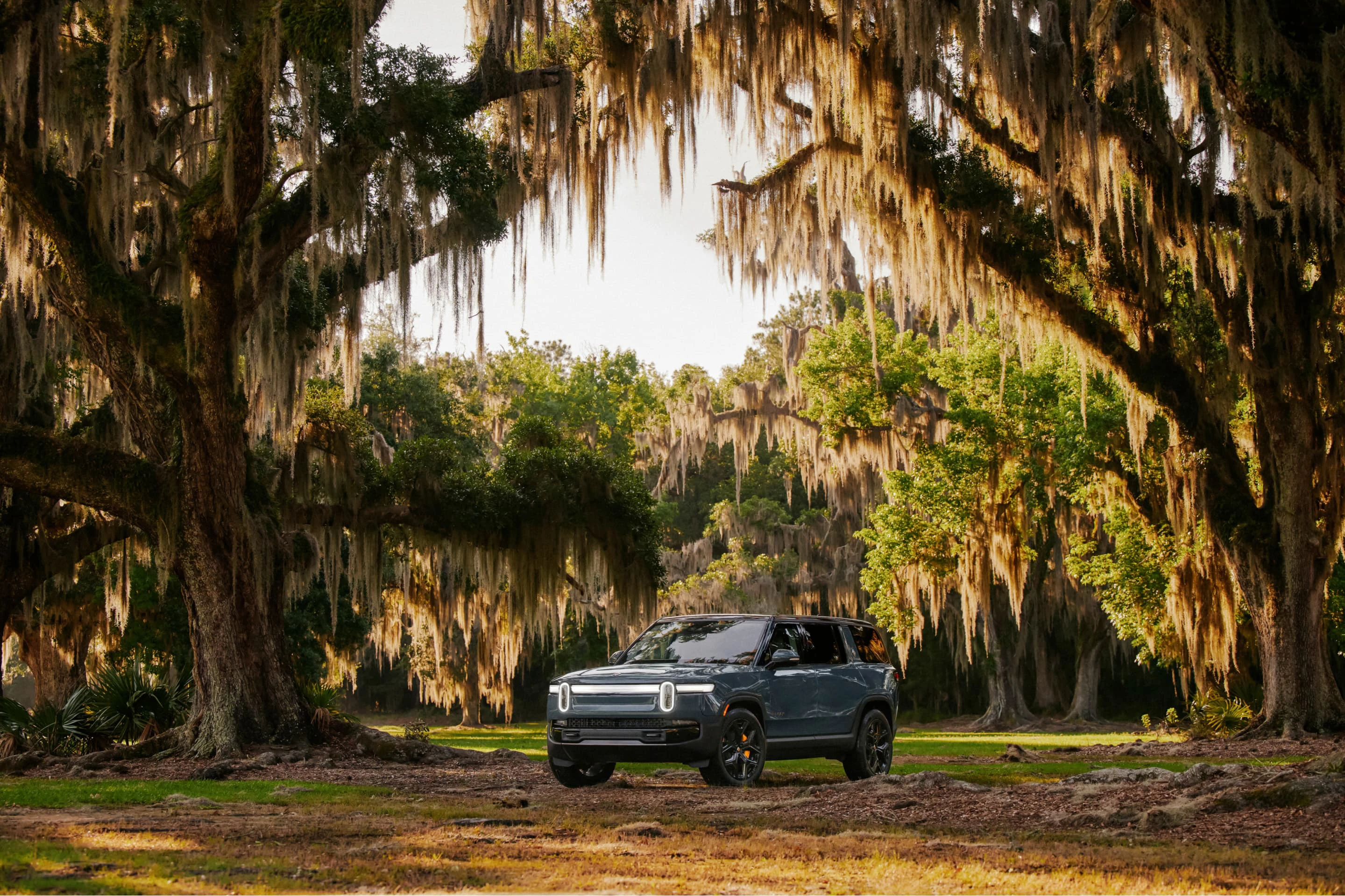 Rivian R1S Quad-Motor AWD MP electric vehicle