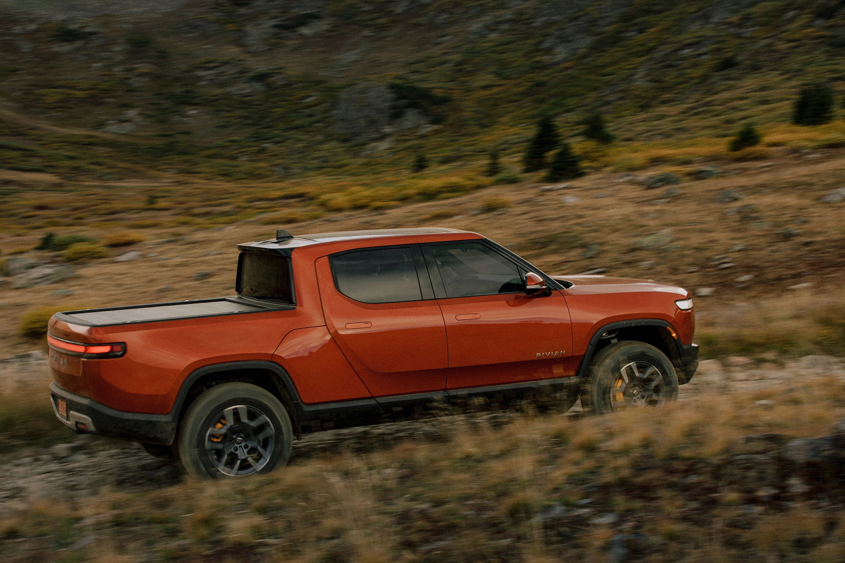 Rivian R1T Performance Dual-Motor AWD LP (GEN1) exterior view