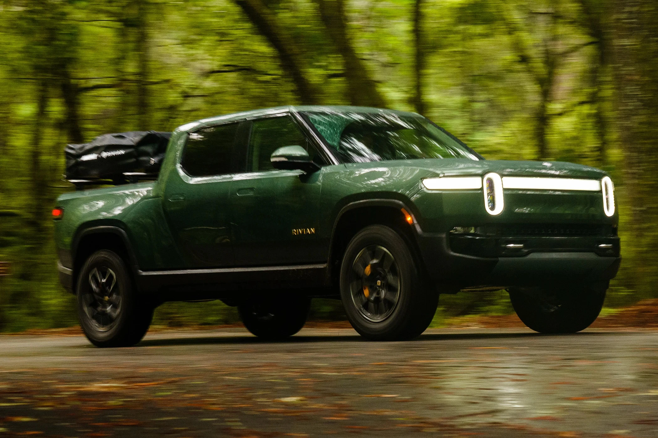 Rivian R1T Performance Dual-Motor AWD LP (GEN1) exterior view