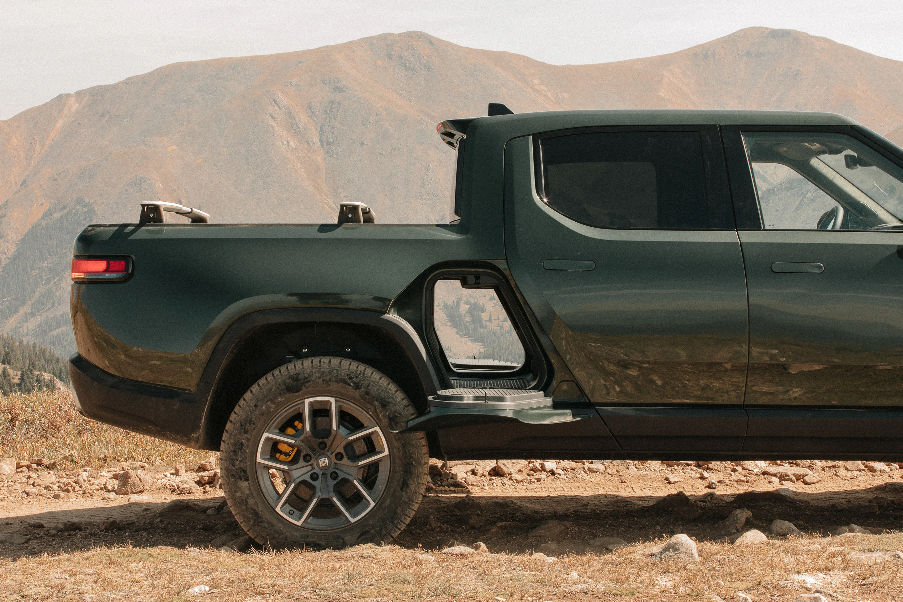 Rivian R1T Performance Dual-Motor AWD LP (GEN1) exterior view