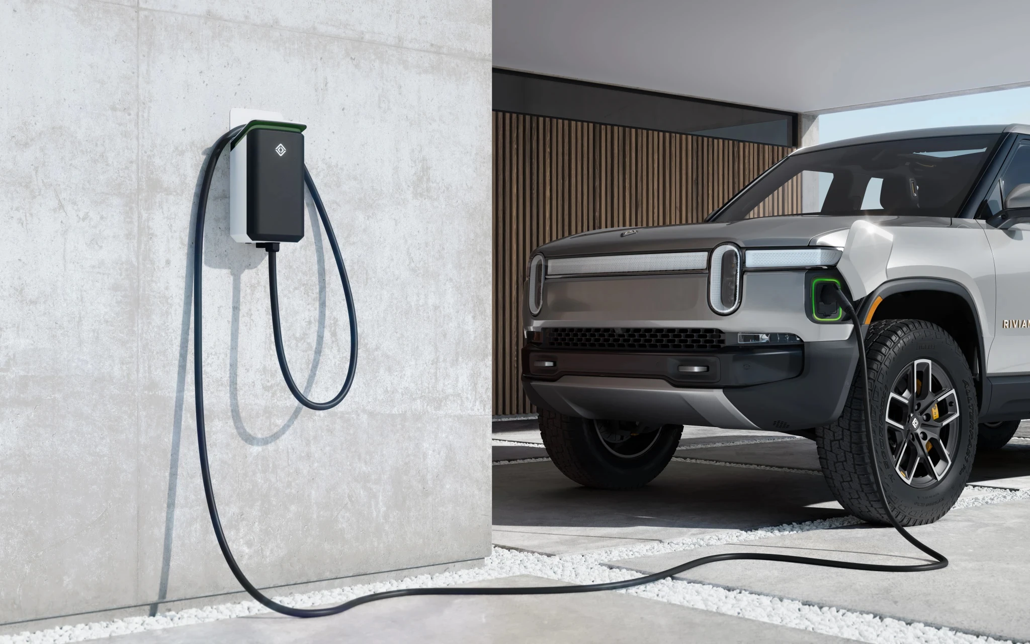 Rivian R1T Performance Dual-Motor AWD LP (GEN1) charging view