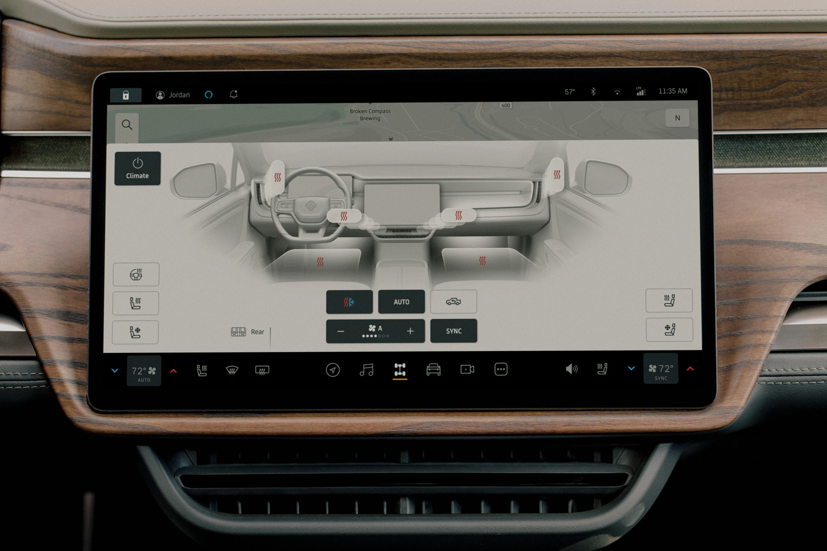 Rivian R1T Performance Dual-Motor AWD LP (GEN1) screens view