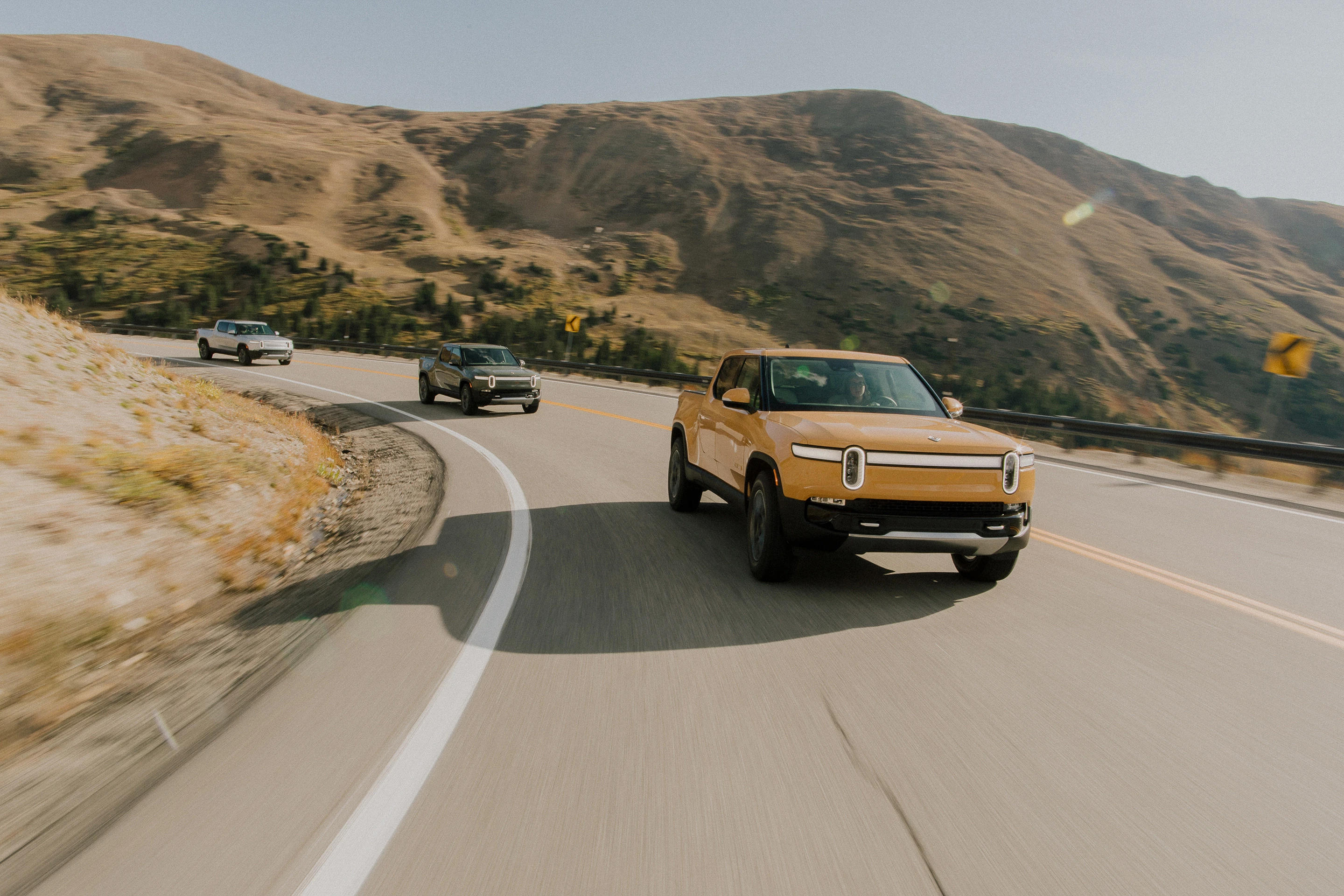 Rivian R1T Performance Dual-Motor AWD LP (GEN1) exterior view