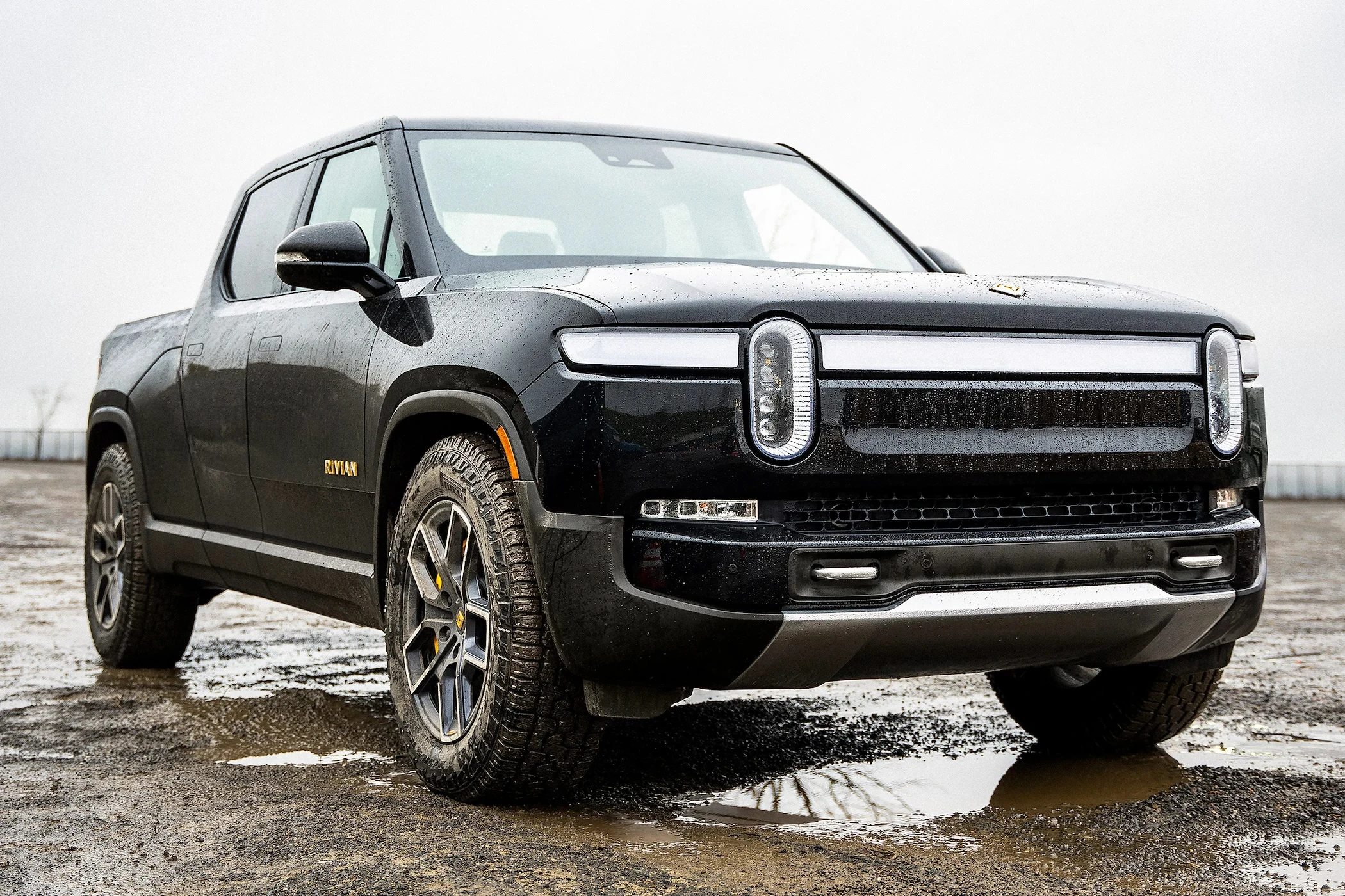 Rivian R1T Performance Dual-Motor AWD LP (GEN1) exterior view