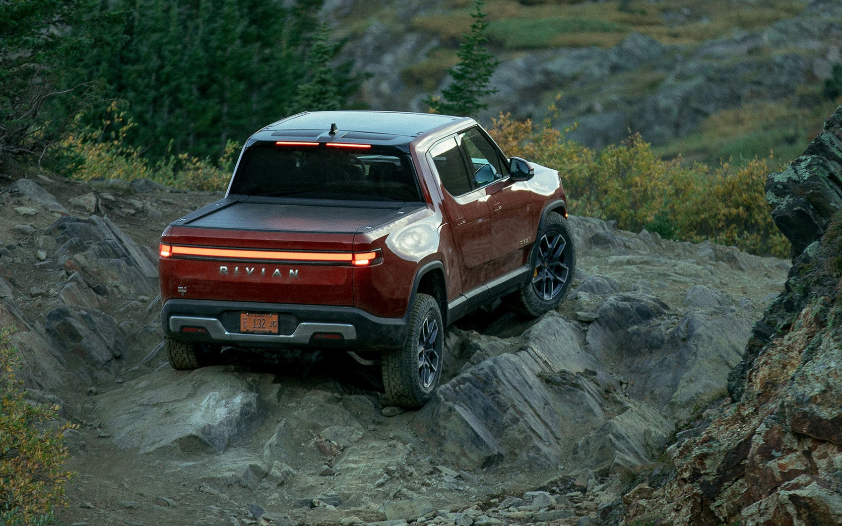 Rivian R1T Performance Dual-Motor AWD LP (GEN1) exterior view