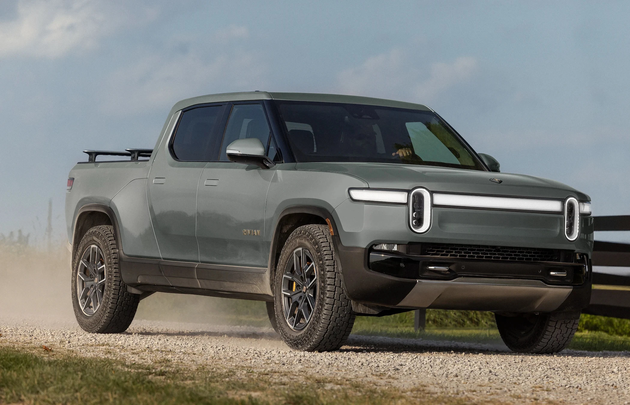 Rivian R1T Performance Dual-Motor AWD LP (GEN1) exterior view