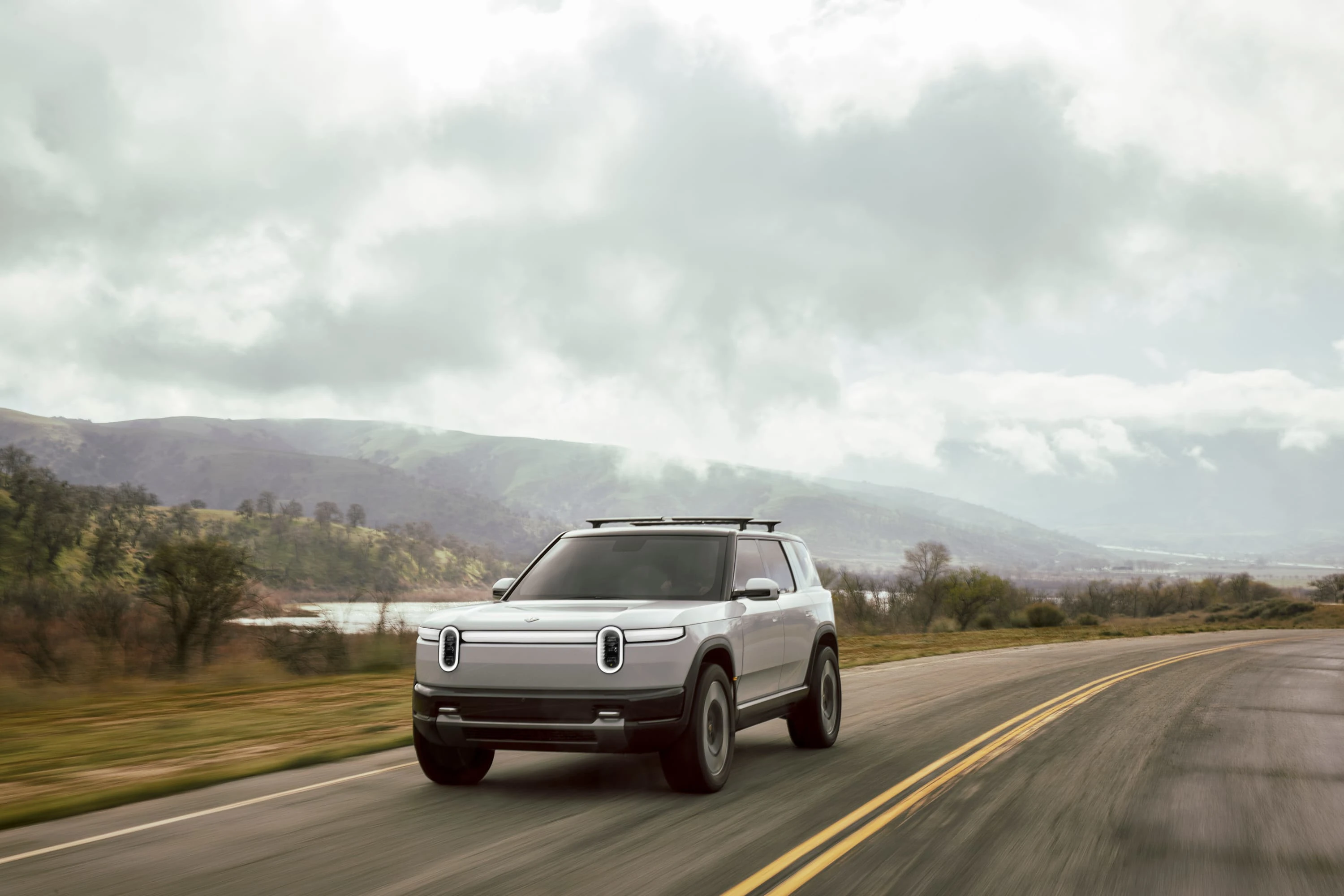 Rivian R2 Dual-Motor AWD main view